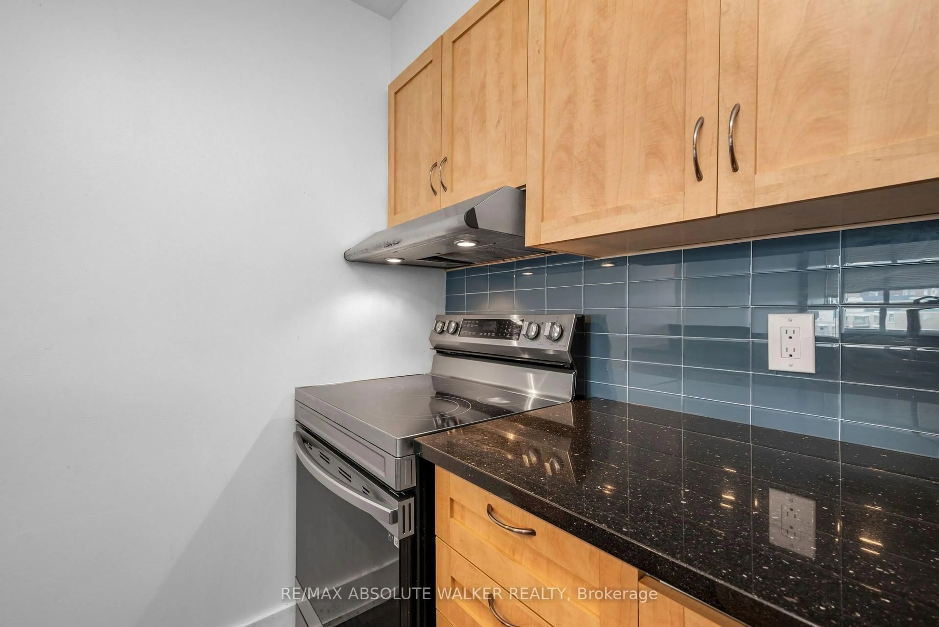 Standard kitchen, unknown for 154 Nelson St #902, Ottawa Ontario K1N 7R5