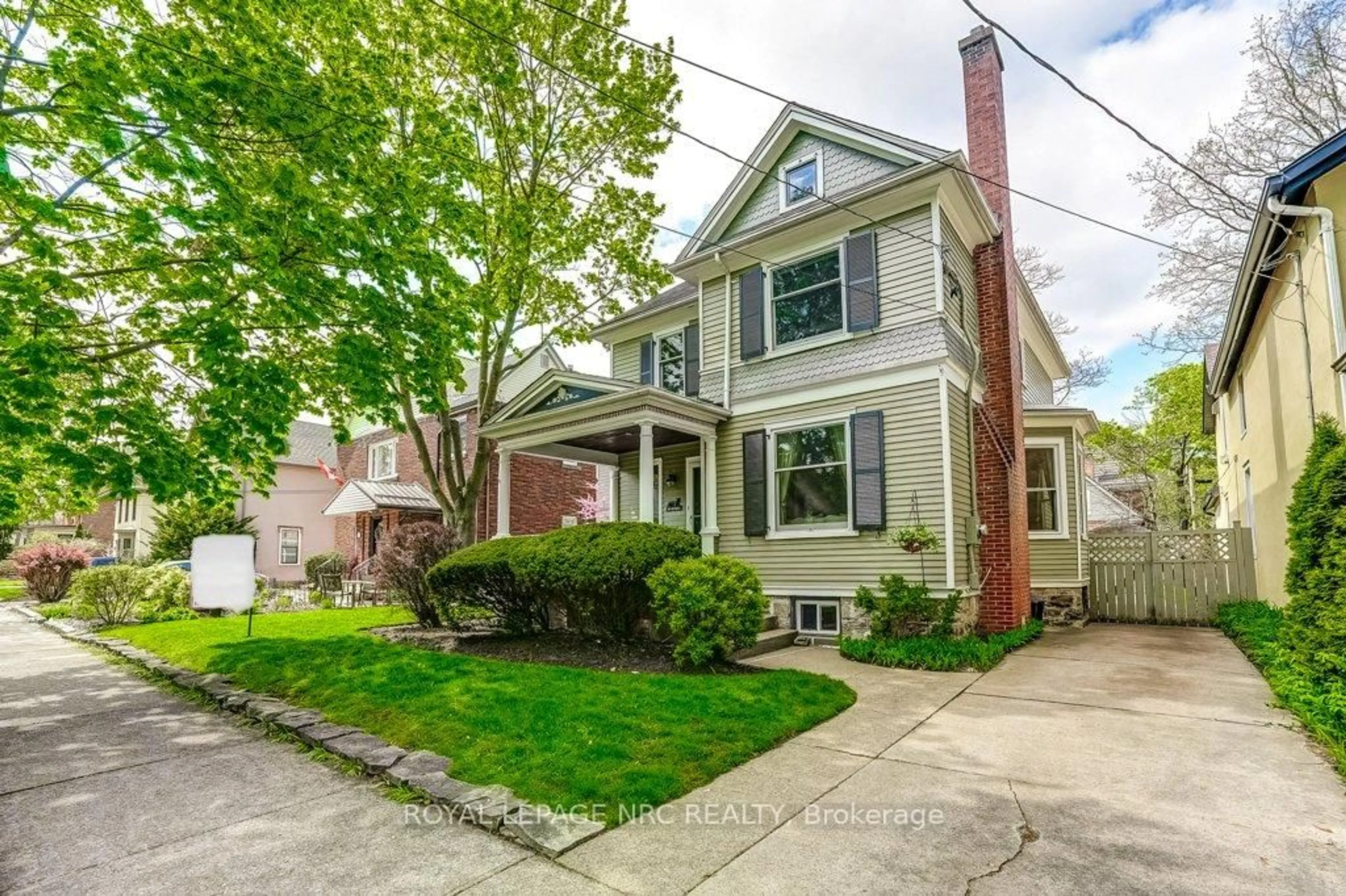 Unknown for 103 Queen St, St. Catharines Ontario L2R 5H4