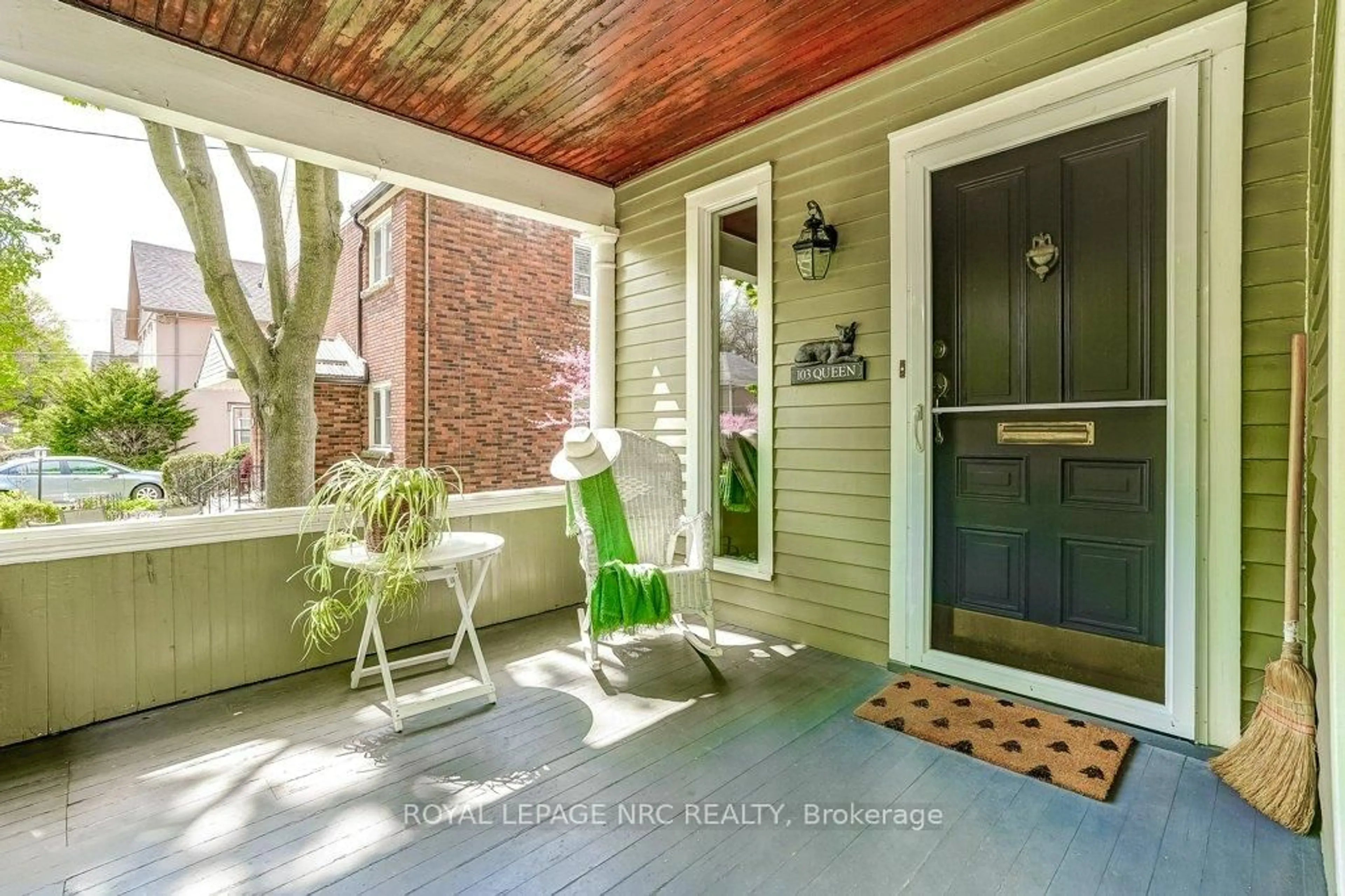 Indoor entryway for 103 Queen St, St. Catharines Ontario L2R 5H4