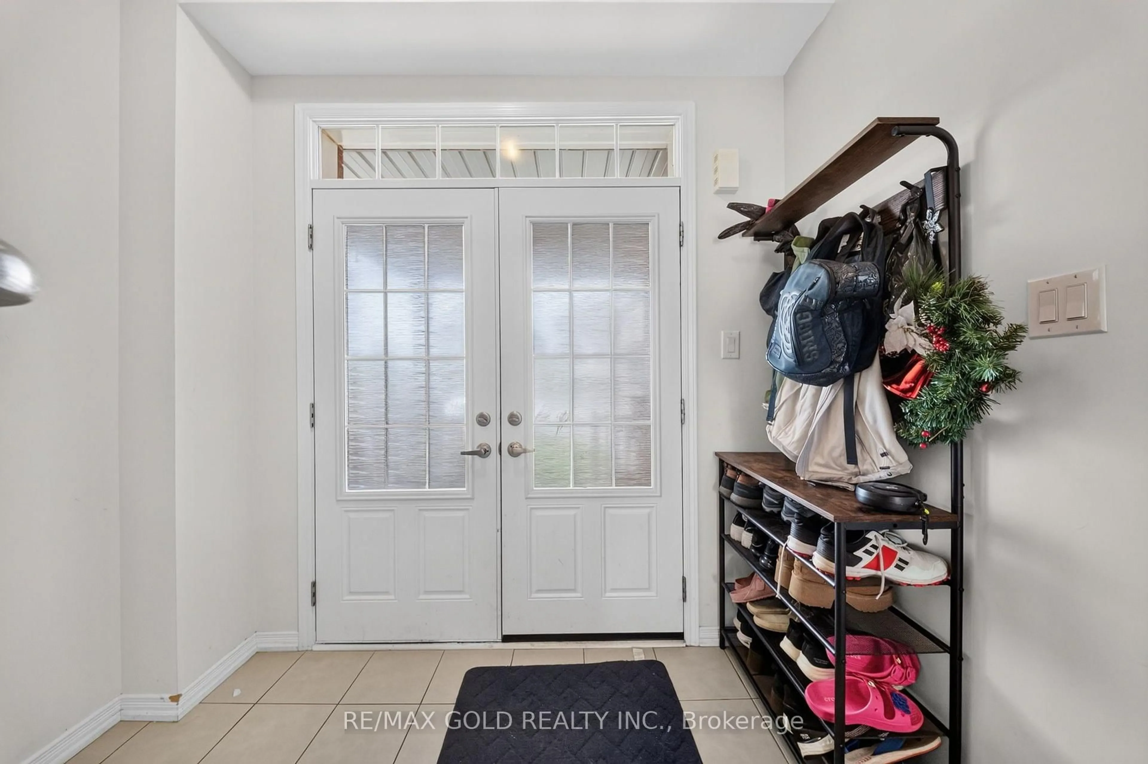 Indoor entryway for 7997 Odell Cres, Niagara Falls Ontario L2H 2Y6