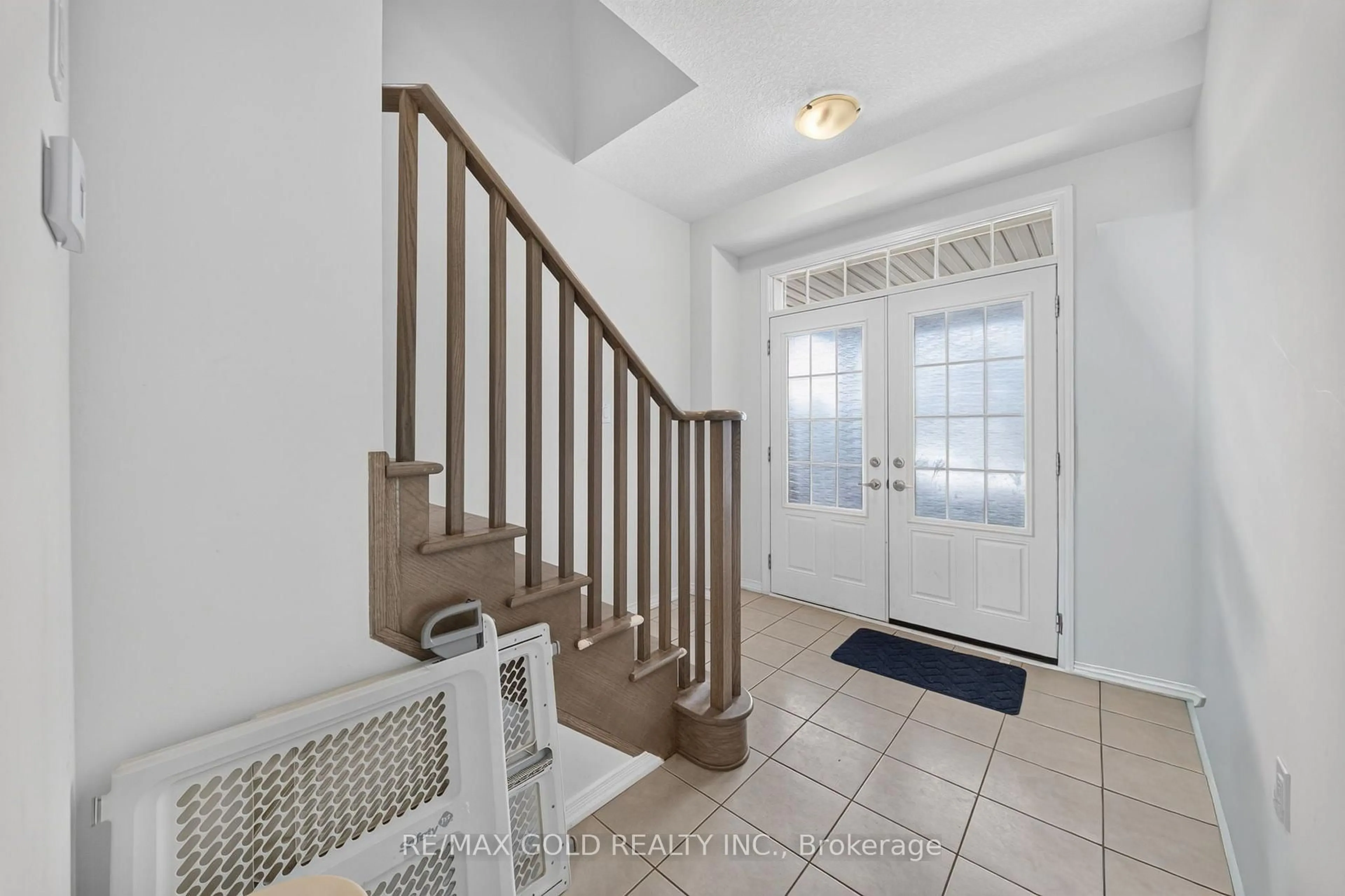 Indoor entryway for 7997 Odell Cres, Niagara Falls Ontario L2H 2Y6