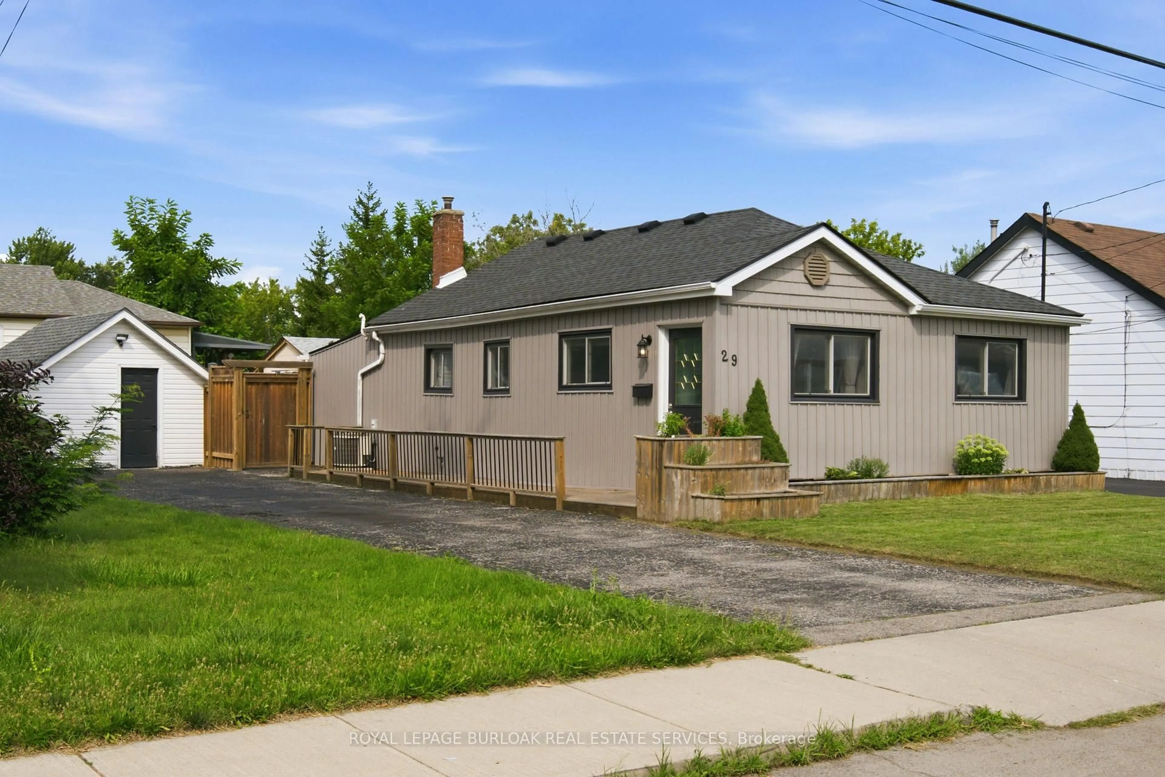 Home with vinyl exterior material, street for 29 Hixon Rd, Hamilton Ontario L8K 2B8