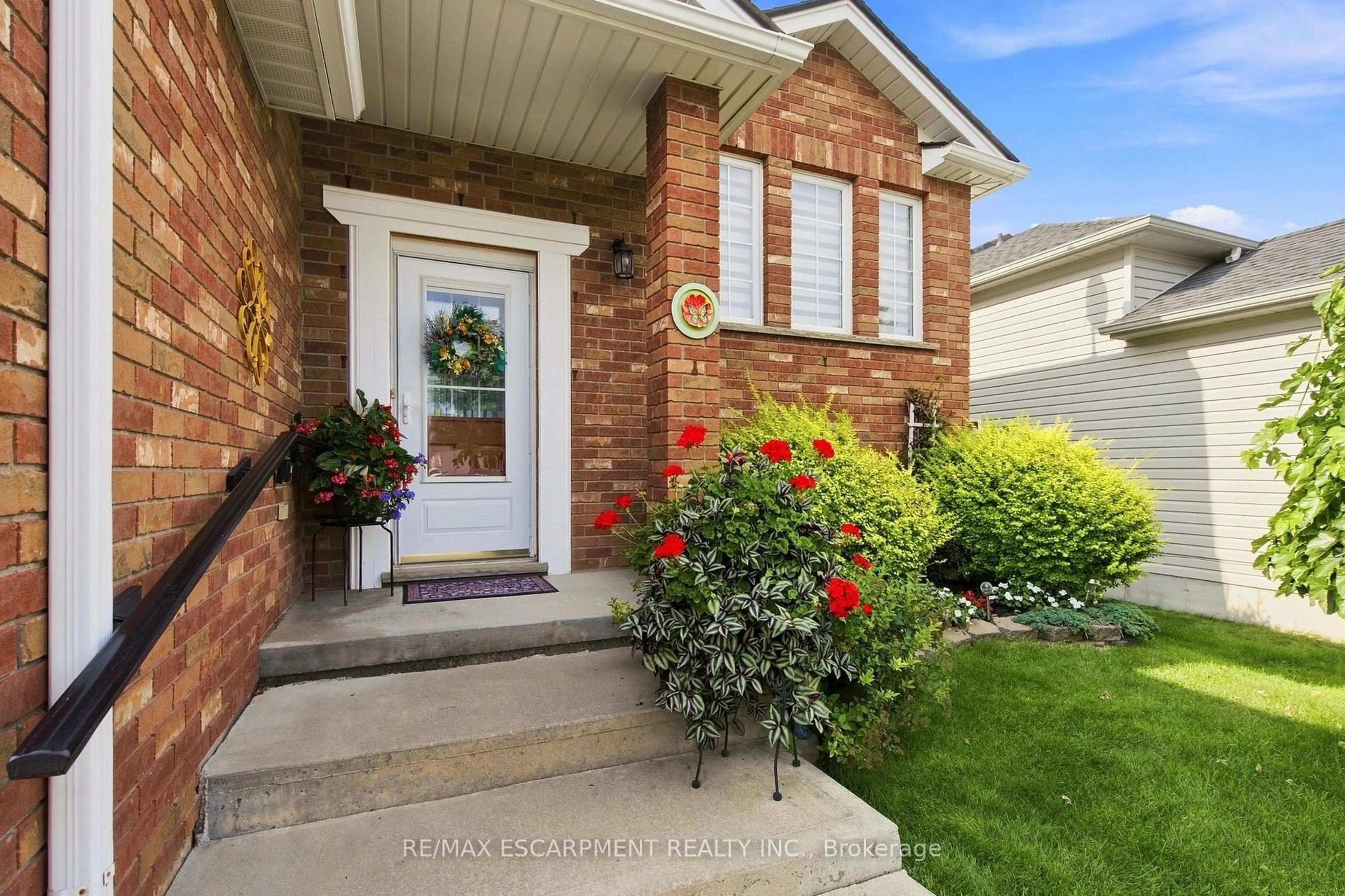 Home with brick exterior material, street for 32 Brewster Way, Brantford Ontario N3T 6N4