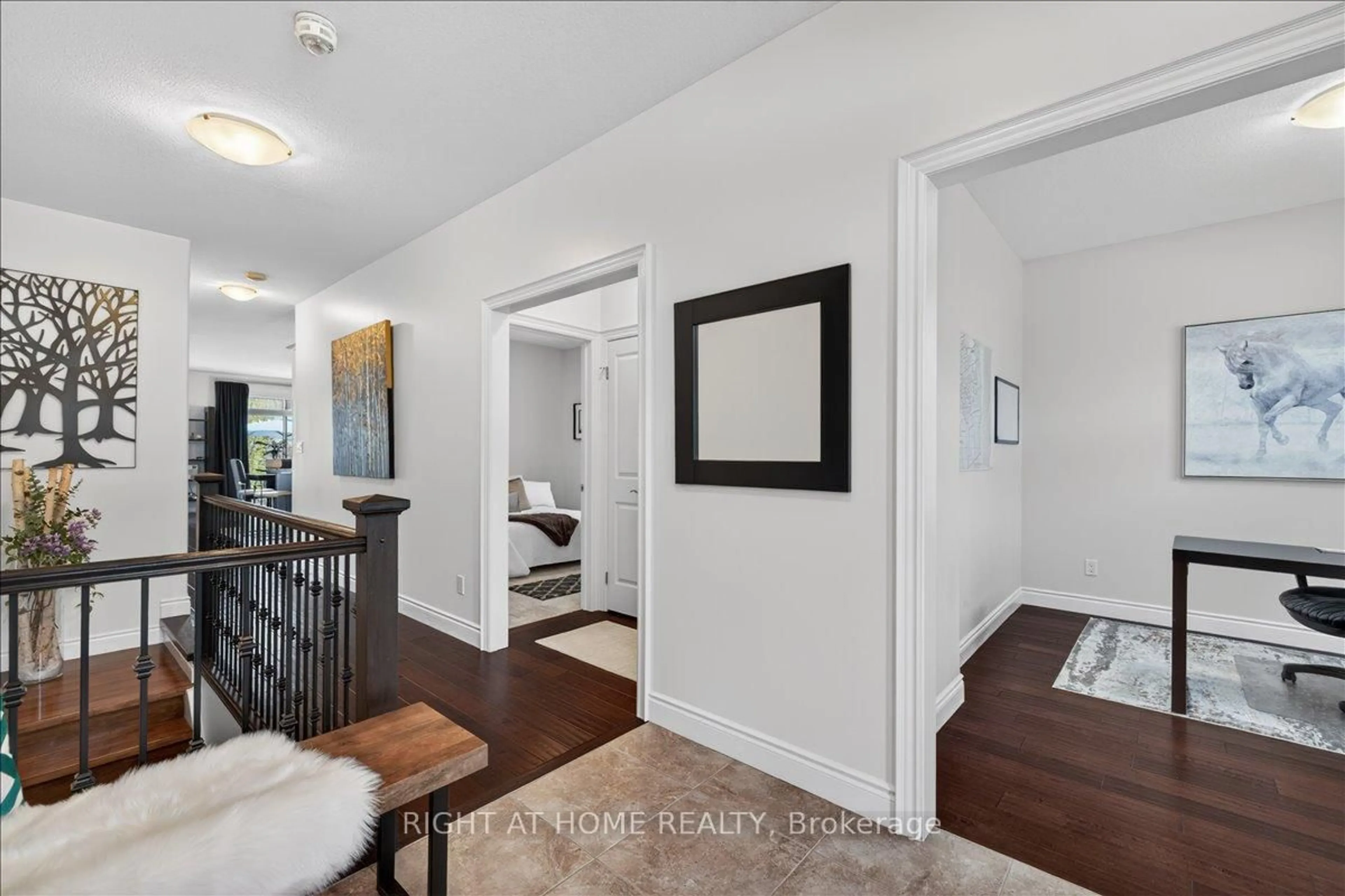 Indoor entryway for 717 Jackpine Way, London North Ontario N5X 0L9