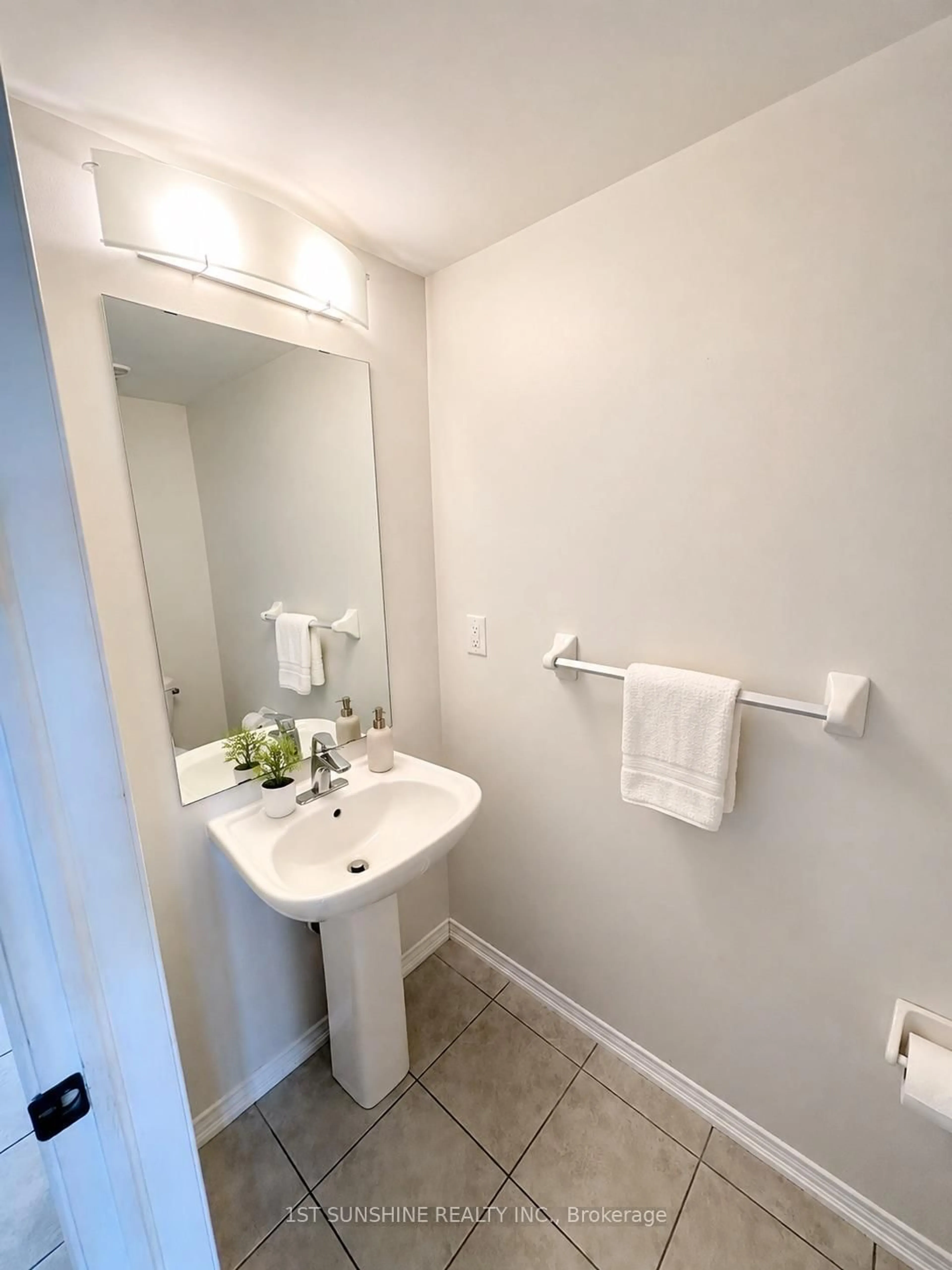 Standard bathroom, unknown for 6 Butcher Cres, Brantford Ontario N3T 0P3