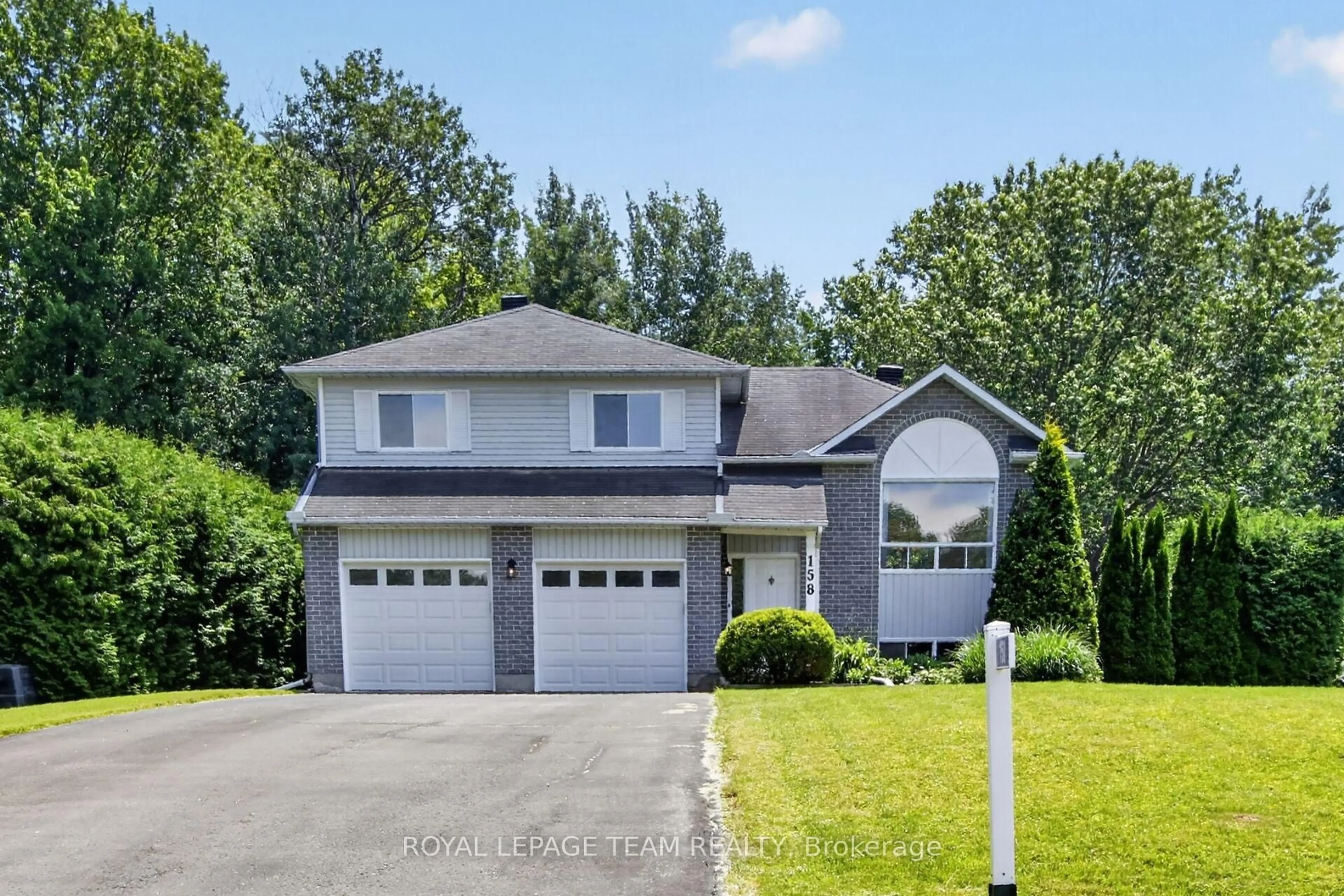 Home with vinyl exterior material, street for 158 Oakwood Dr, Clarence-Rockland Ontario K4K 1K9