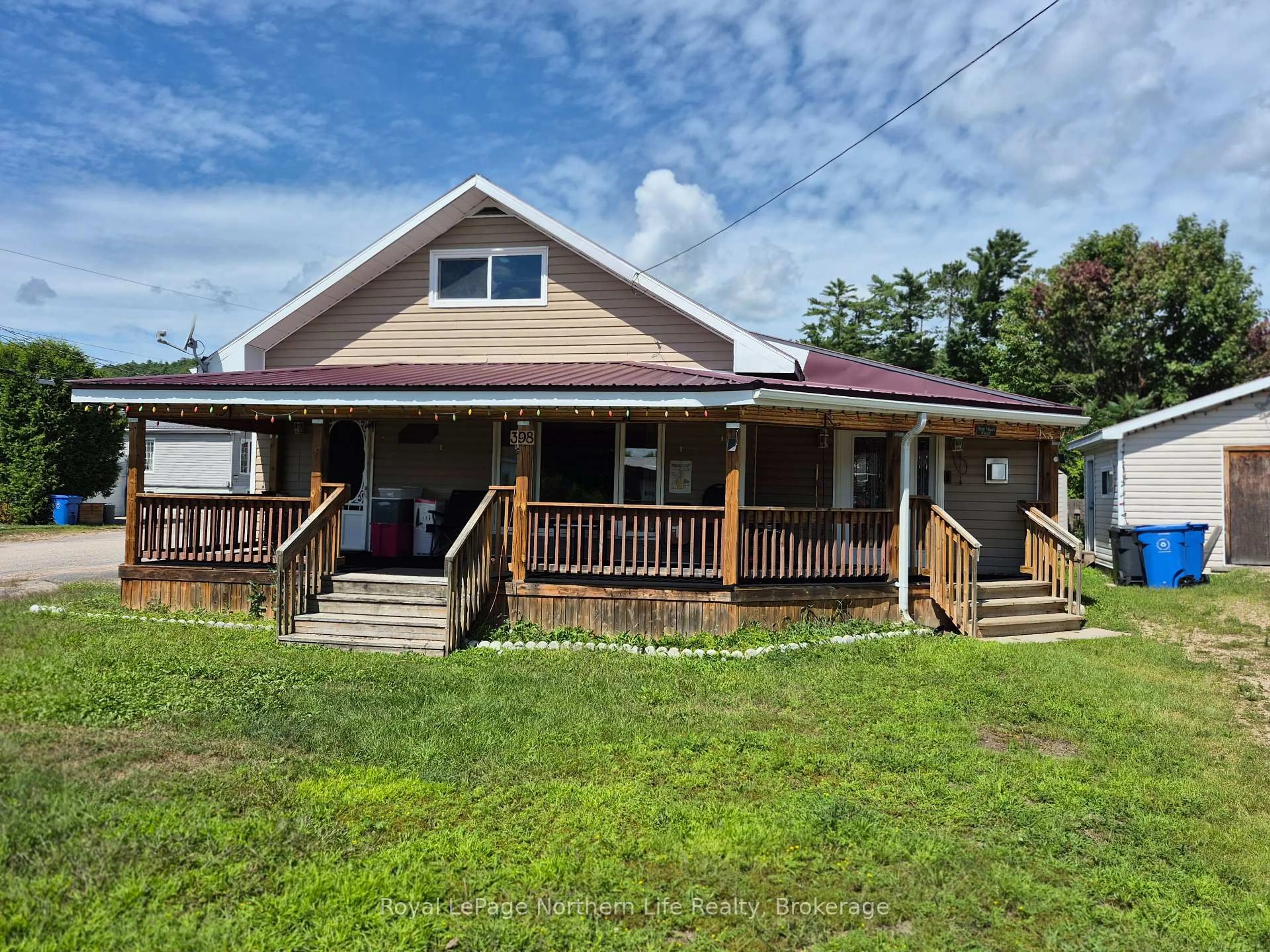 A pic from outside/outdoor area/front of a property/back of a property/a pic from drone, building for 398 MCKENZIE St, Mattawa Ontario P0H 1V0