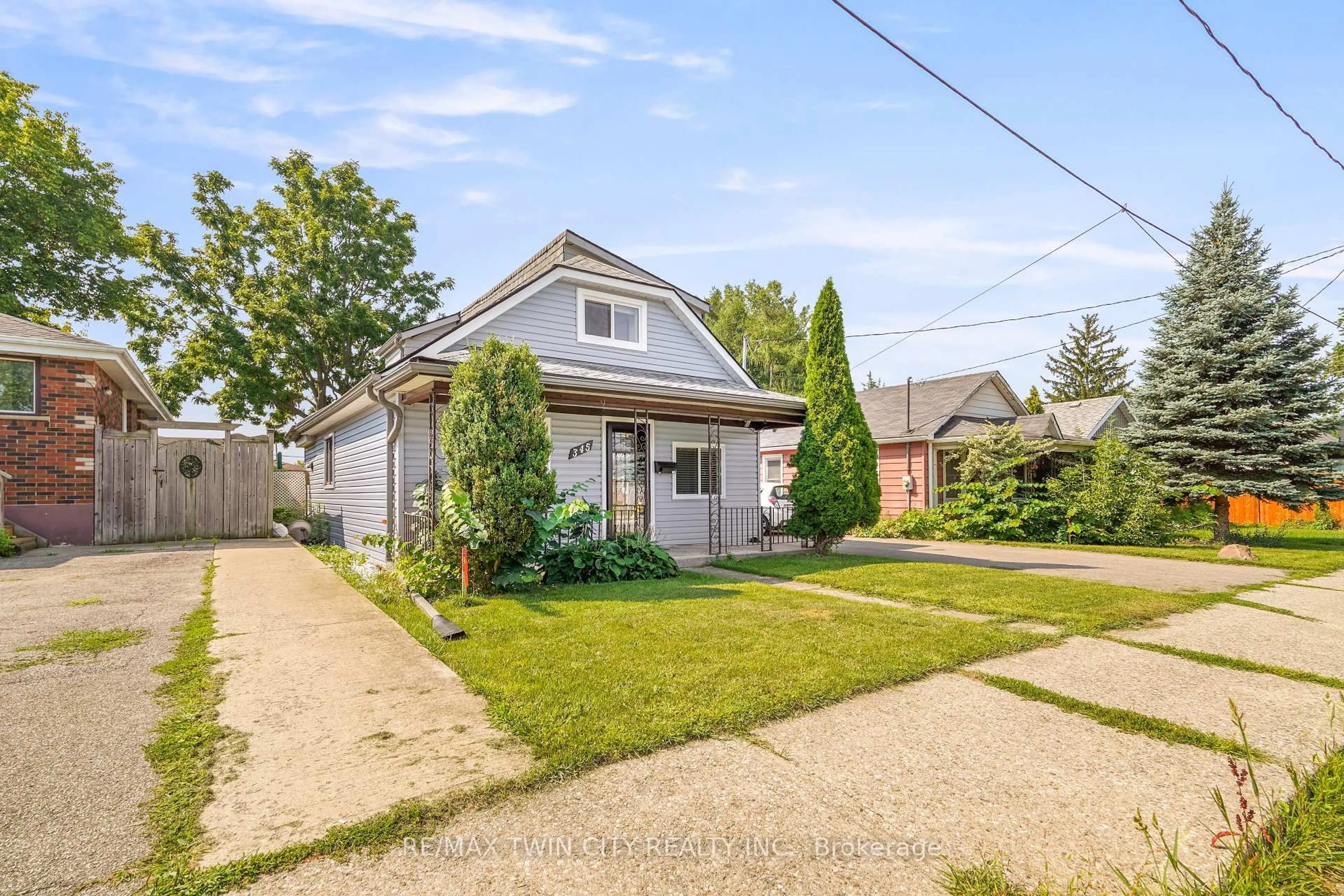 A pic from outside/outdoor area/front of a property/back of a property/a pic from drone, street for 345 Nelson St, Brantford Ontario N3S 4E3