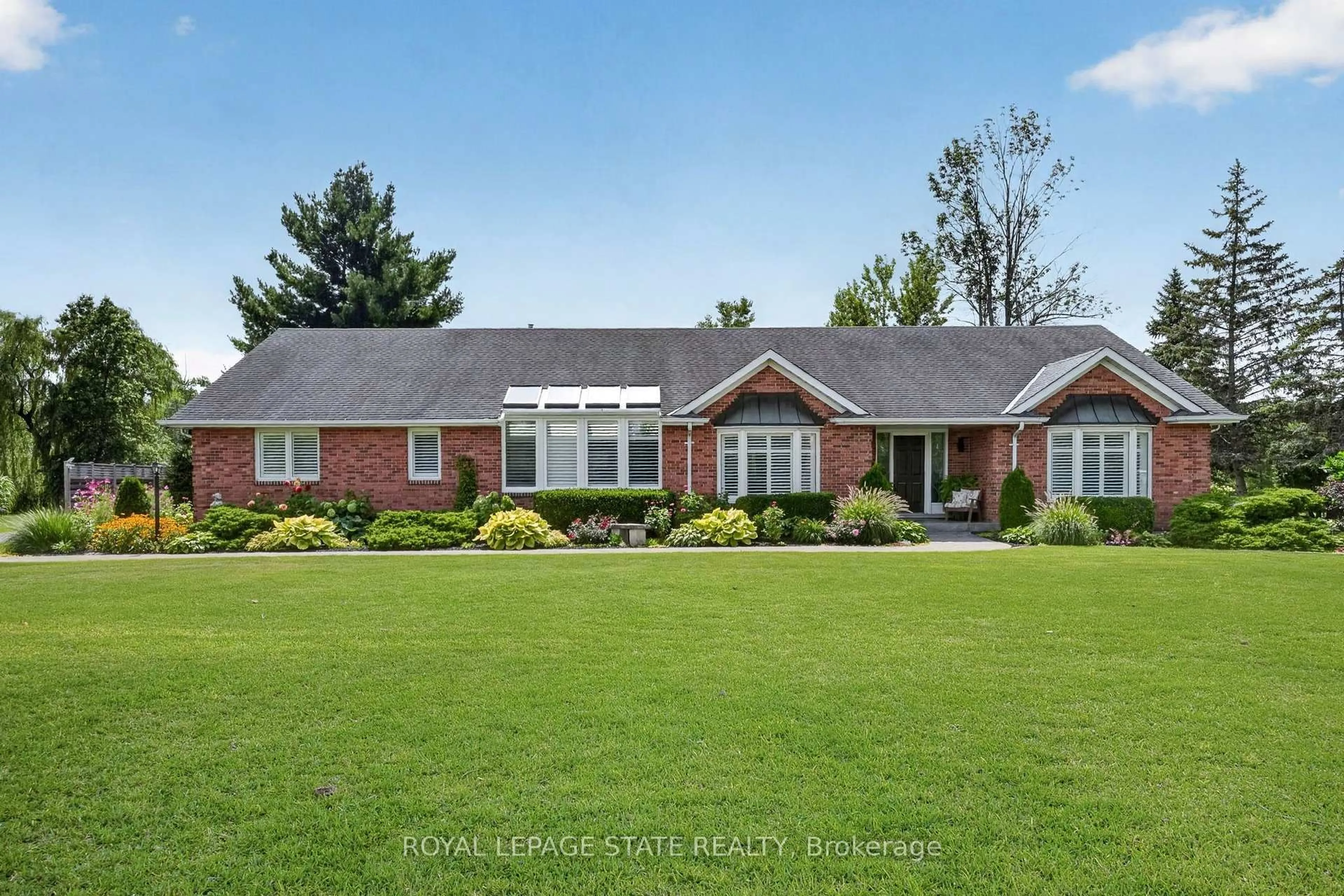 Home with brick exterior material, street for 233 CAIRNS Cres, Fort Erie Ontario L2A 5M4