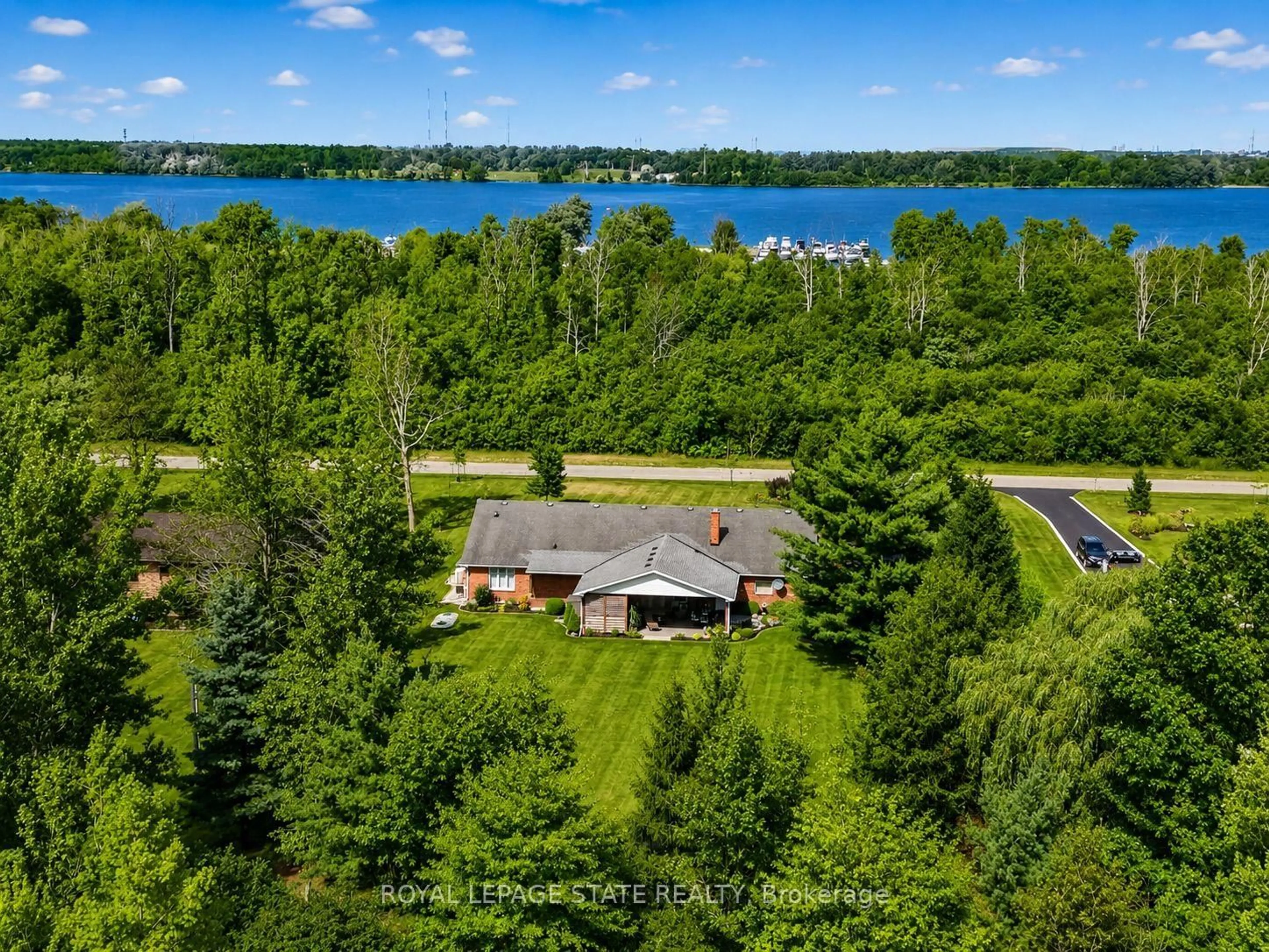 A pic from outside/outdoor area/front of a property/back of a property/a pic from drone, water/lake/river/ocean view for 233 CAIRNS Cres, Fort Erie Ontario L2A 5M4