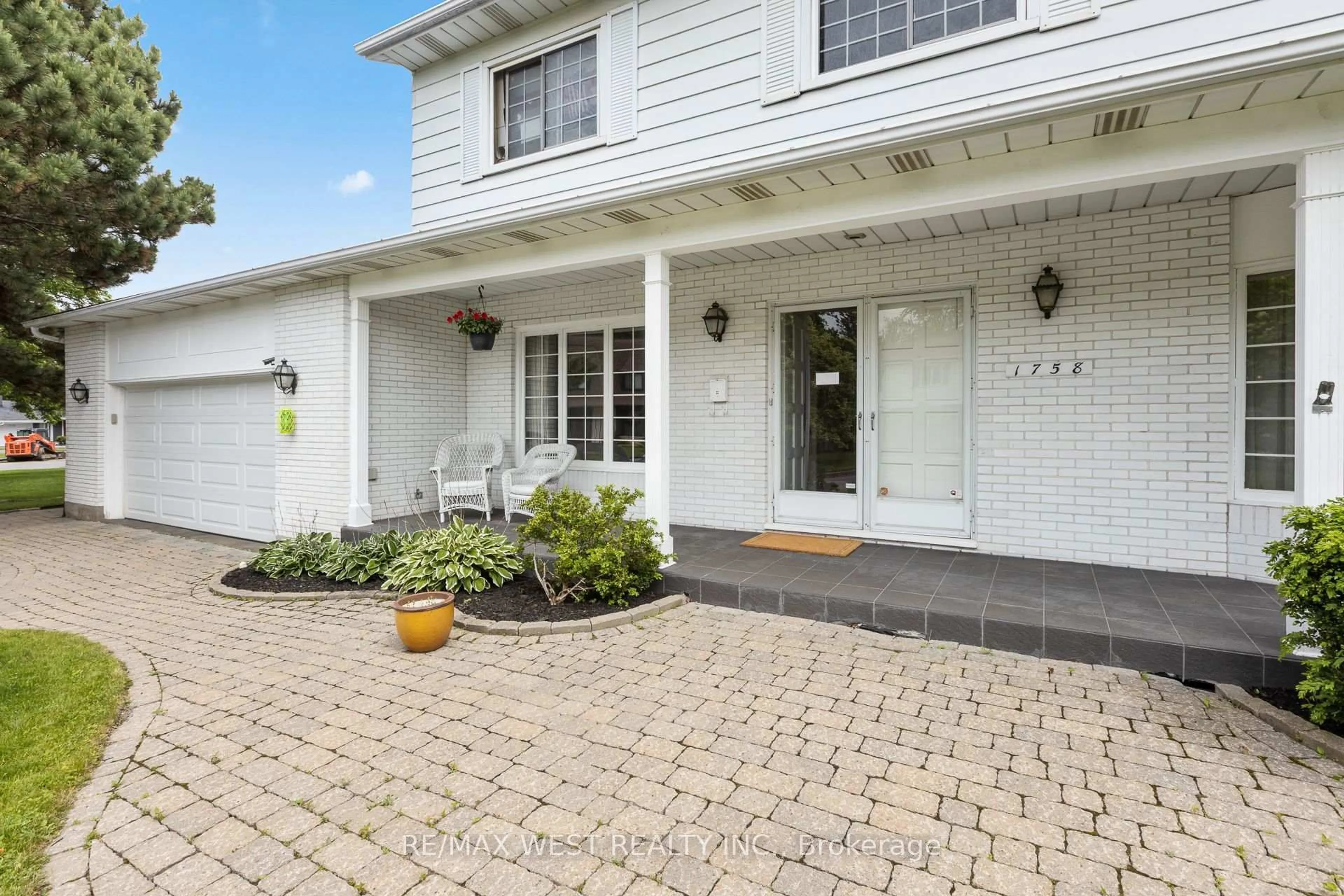 Unknown for 1758 Rhodes Cres, Ottawa Ontario K1H 5T2
