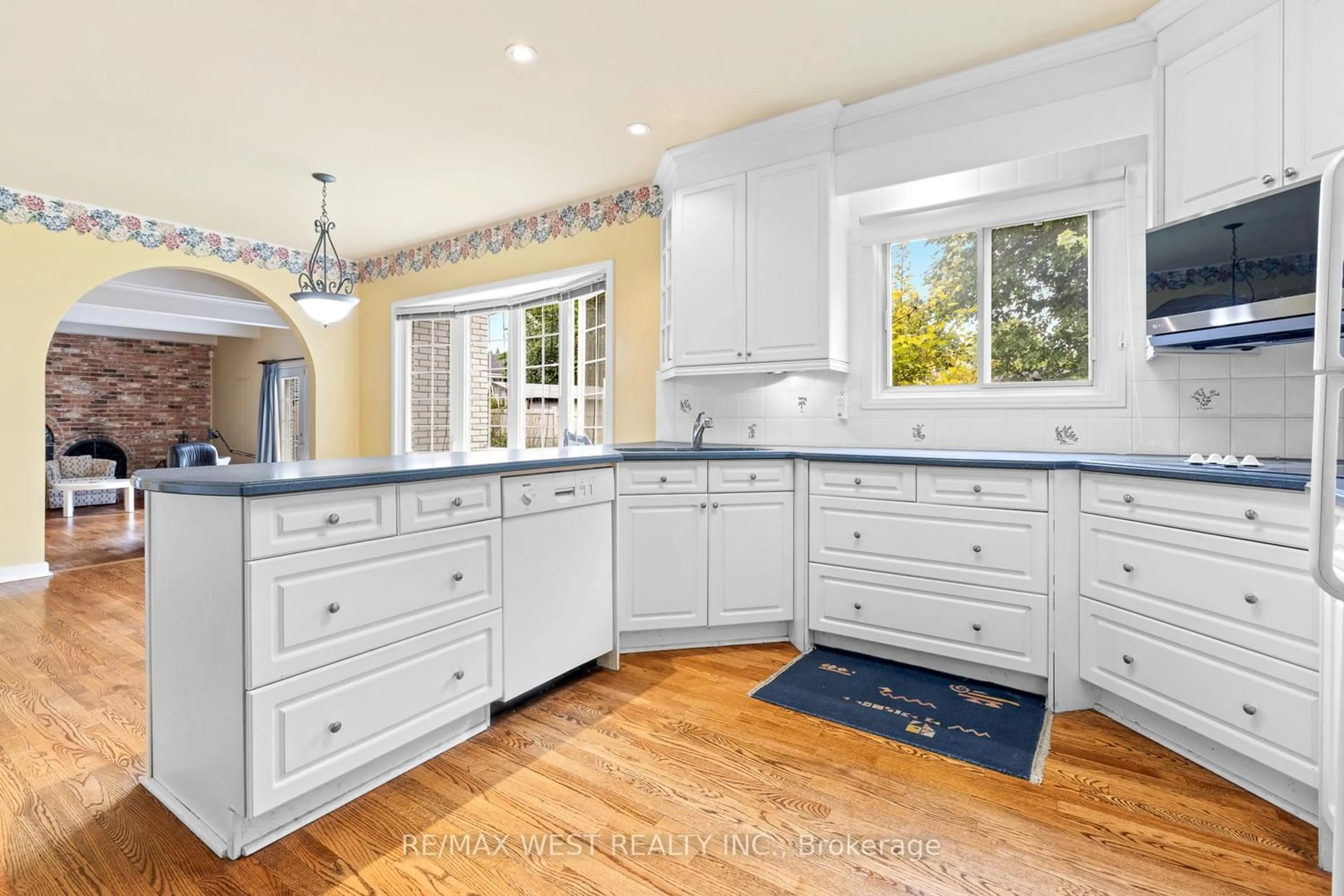 Open concept kitchen, ceramic/tile floor for 1758 Rhodes Cres, Ottawa Ontario K1H 5T2