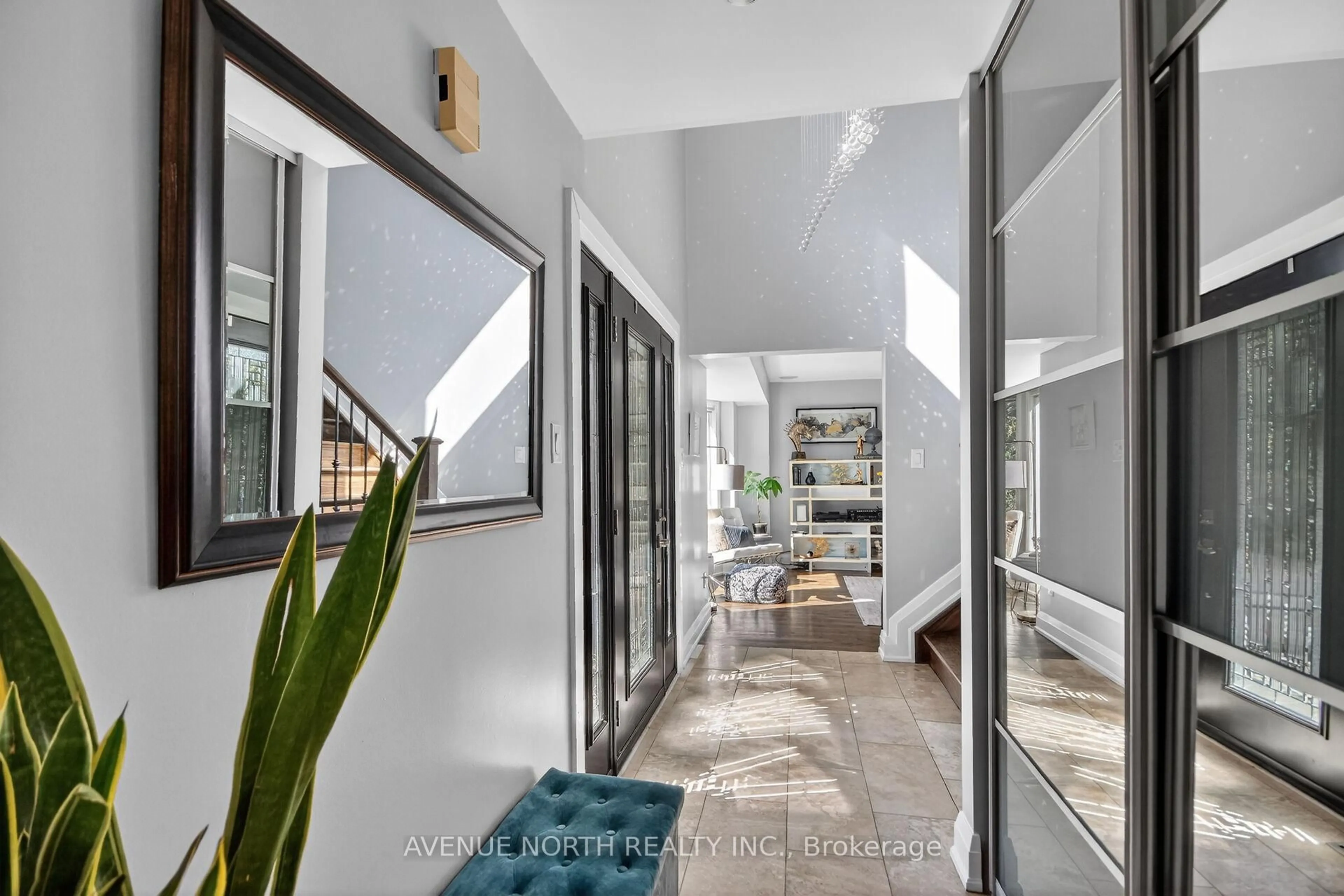 Indoor entryway for 1317 Cornfield Cres, Ottawa Ontario K4P 1B5