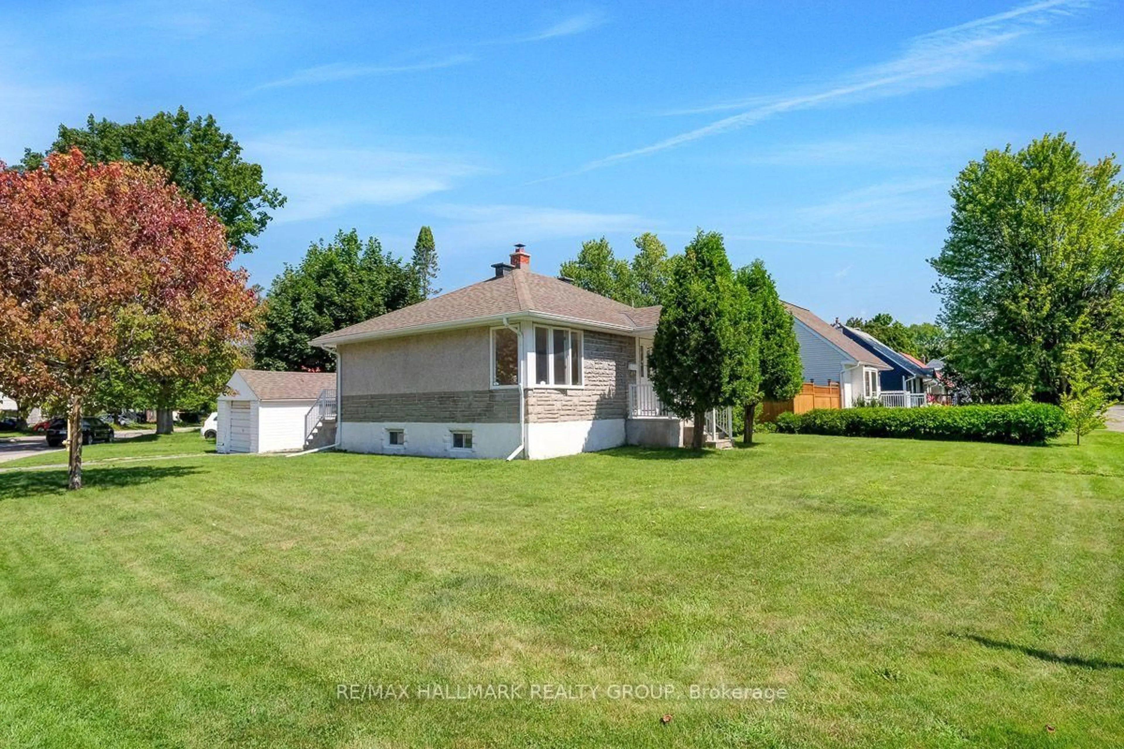 Unknown for 212 Anna Ave, Ottawa Ontario K1Z 7V2