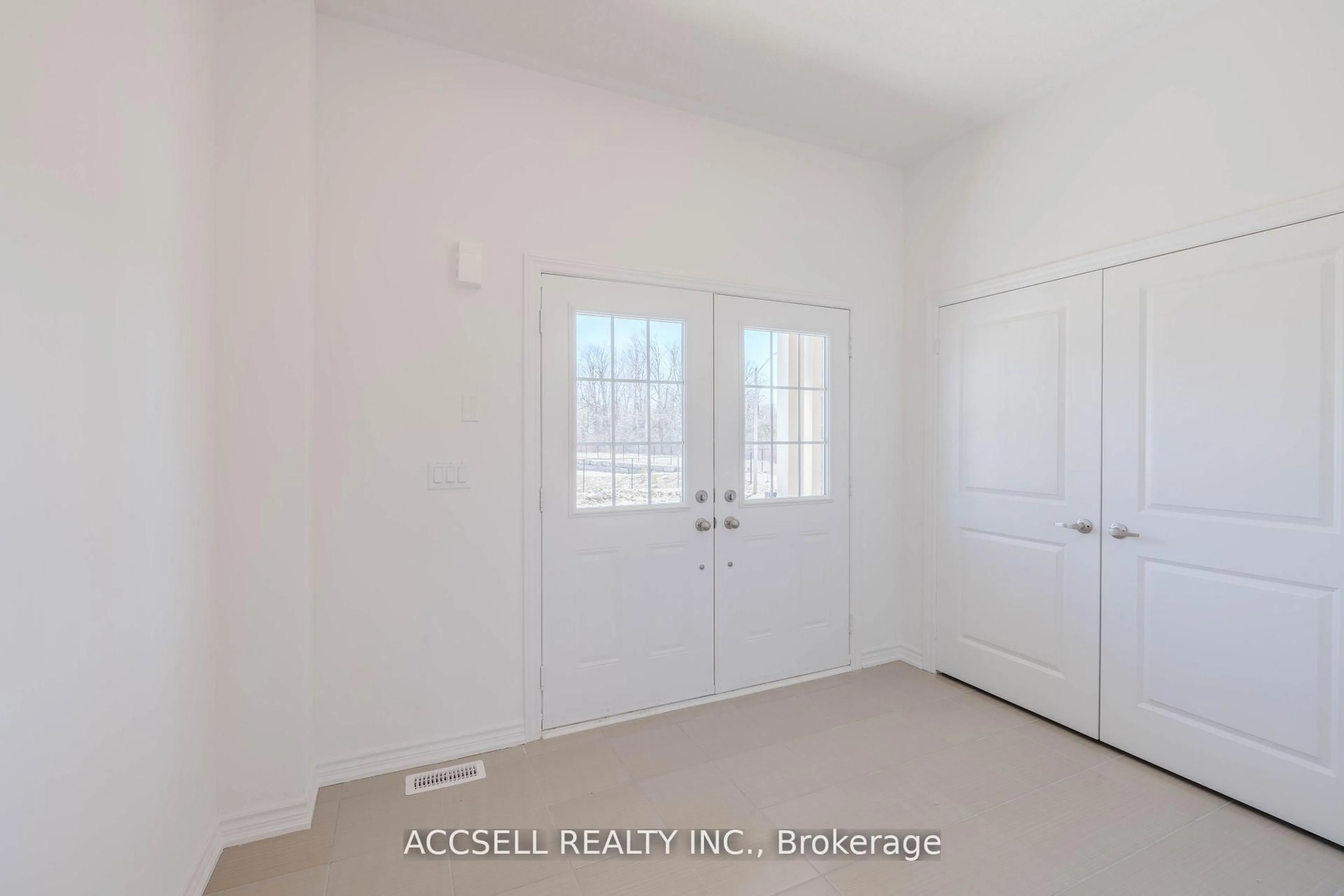 Indoor entryway for 356 Russell St, Southgate Ontario N0C 1B0