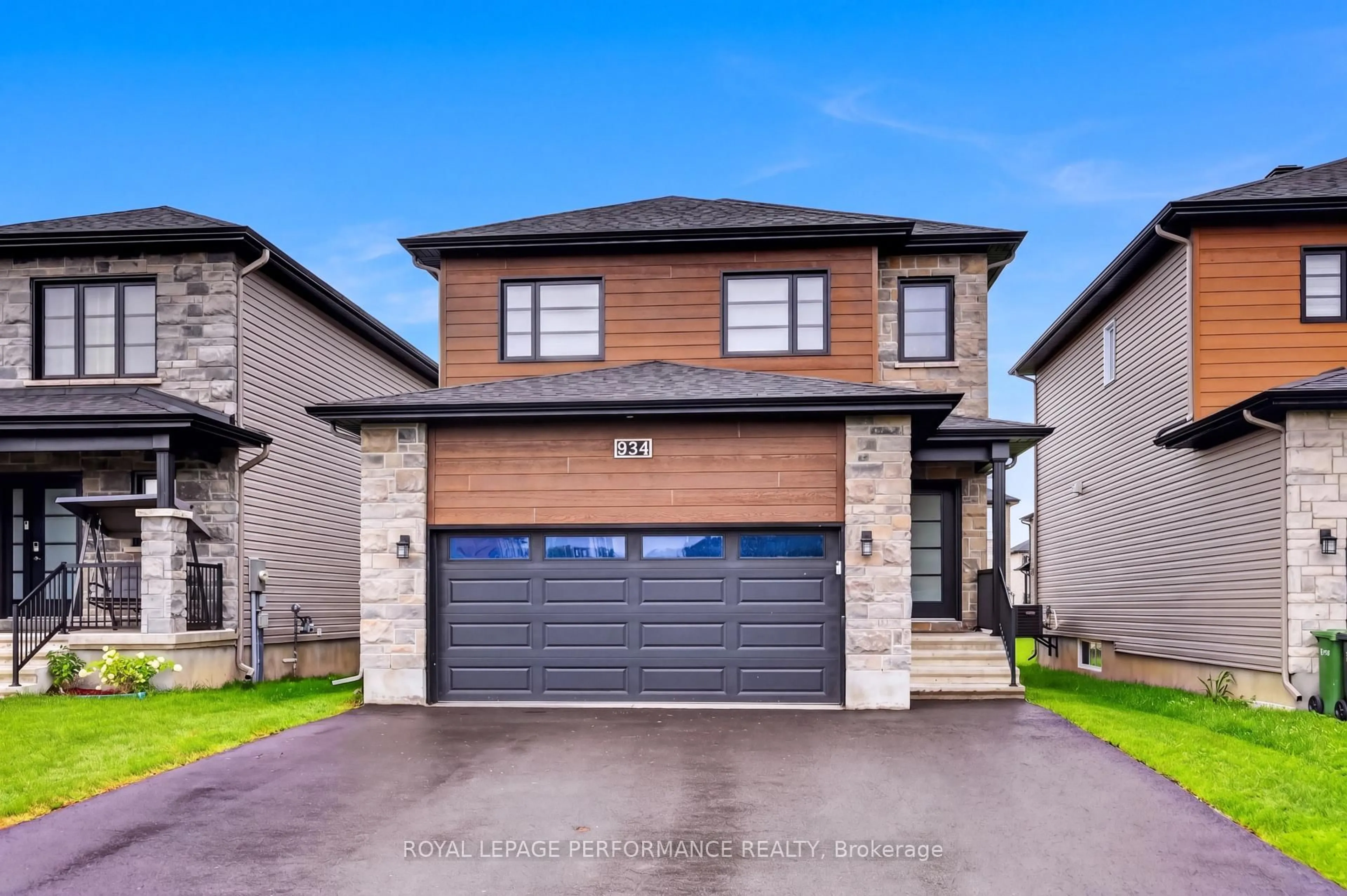 Home with brick exterior material, street for 934 Chablis Cres, Russell Ontario K0A 1W0