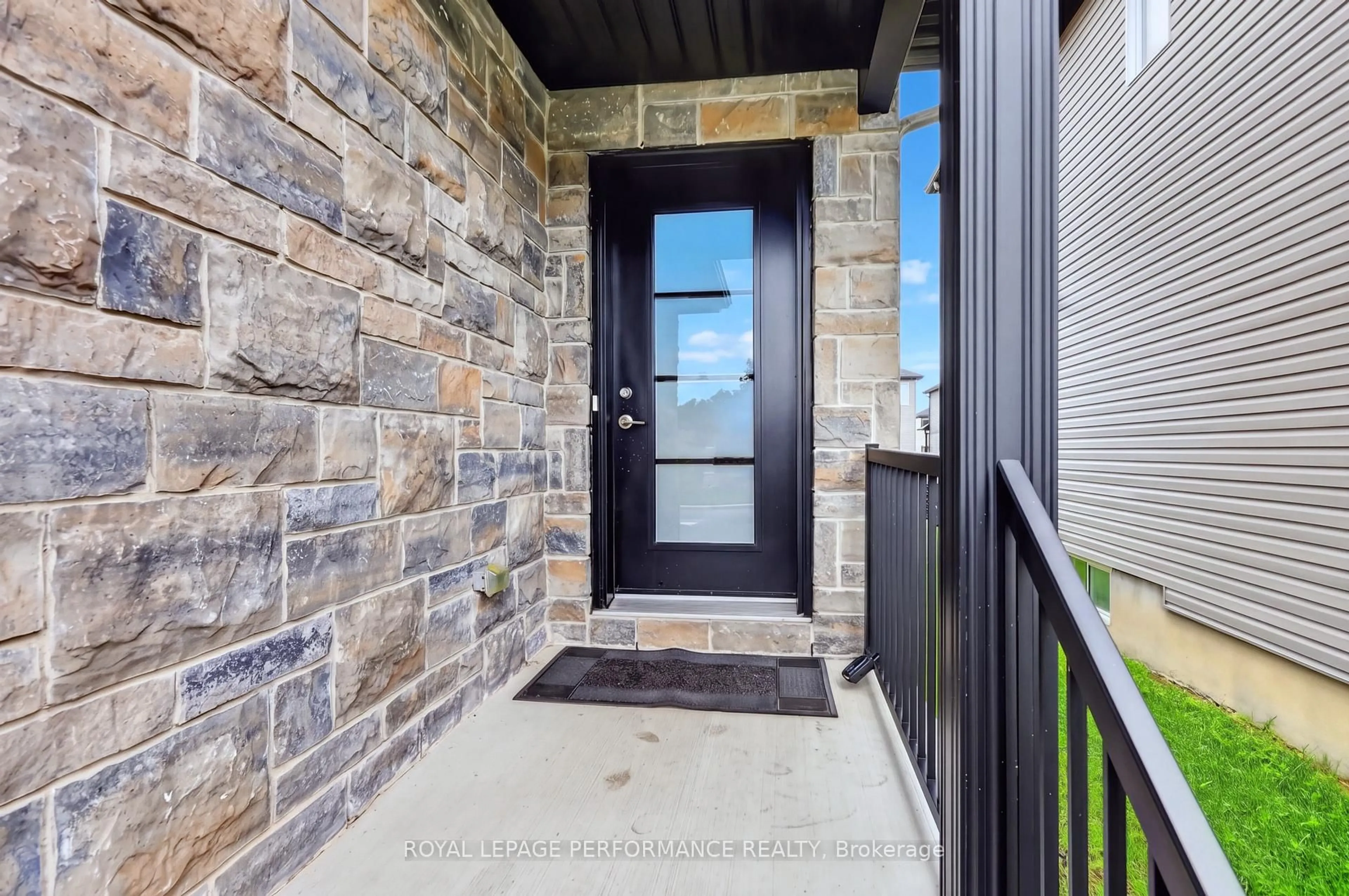 Indoor entryway for 934 Chablis Cres, Russell Ontario K0A 1W0