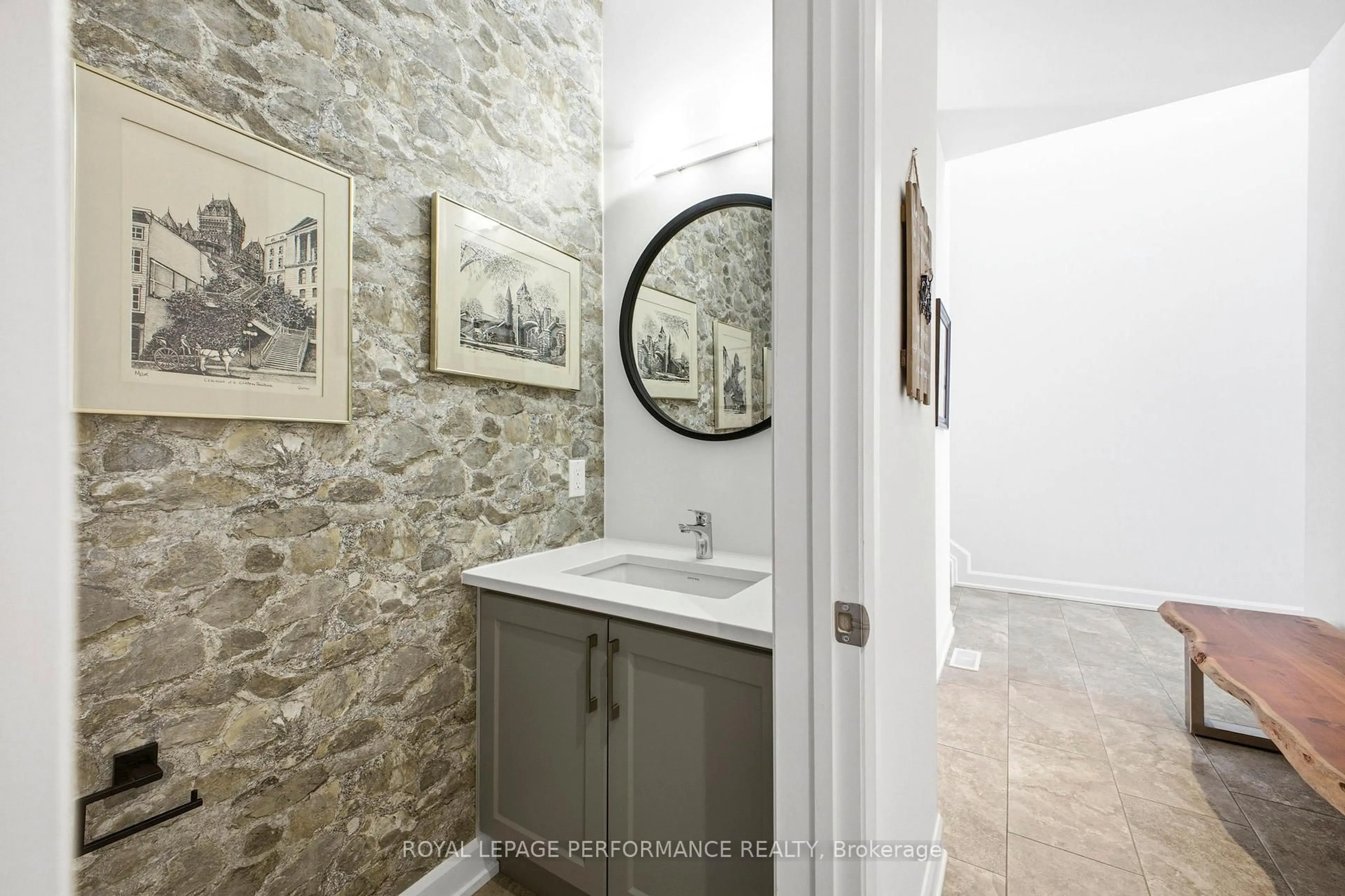 Contemporary bathroom, ceramic/tile floor for 934 Chablis Cres, Russell Ontario K0A 1W0