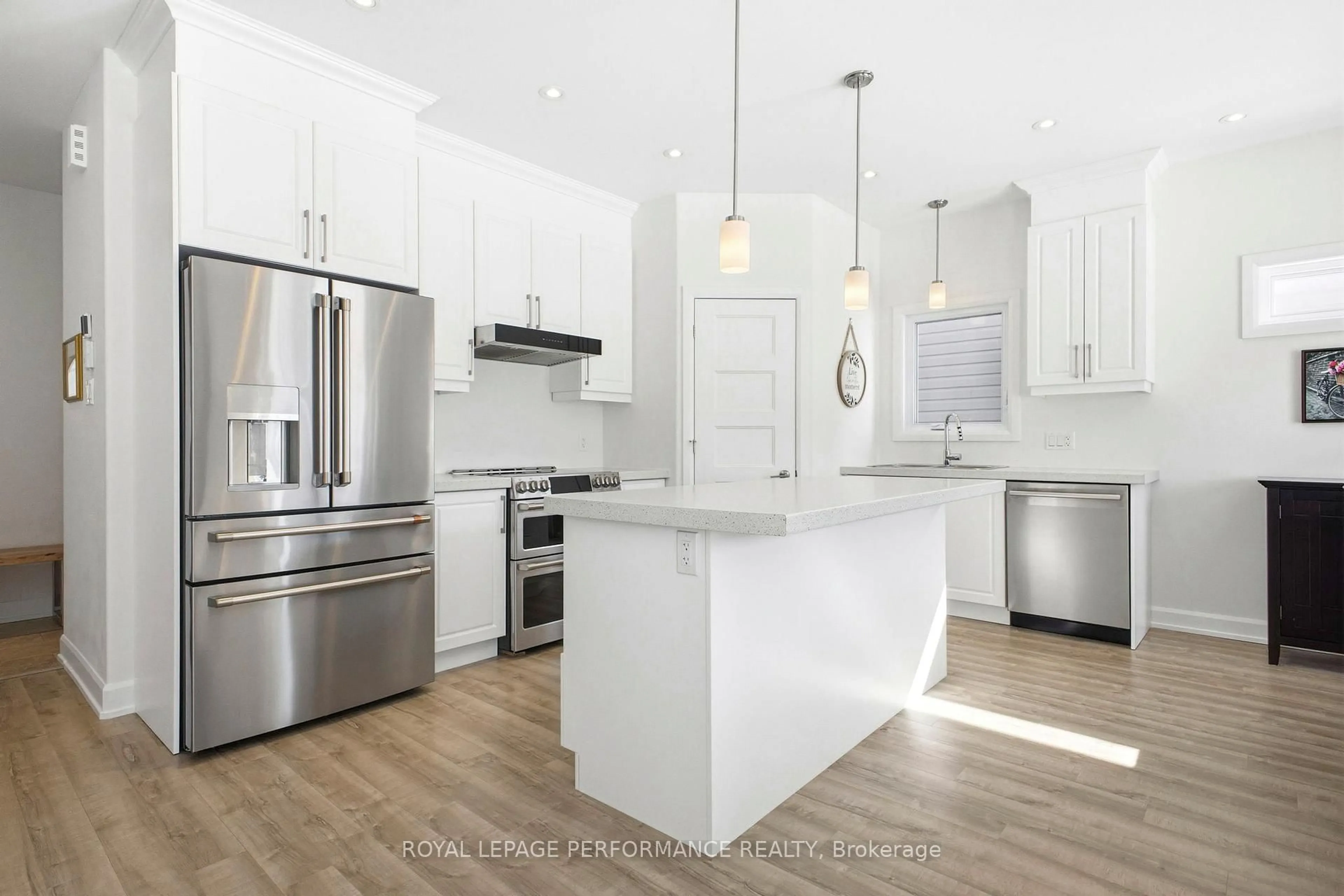 Open concept kitchen, unknown for 934 Chablis Cres, Russell Ontario K0A 1W0