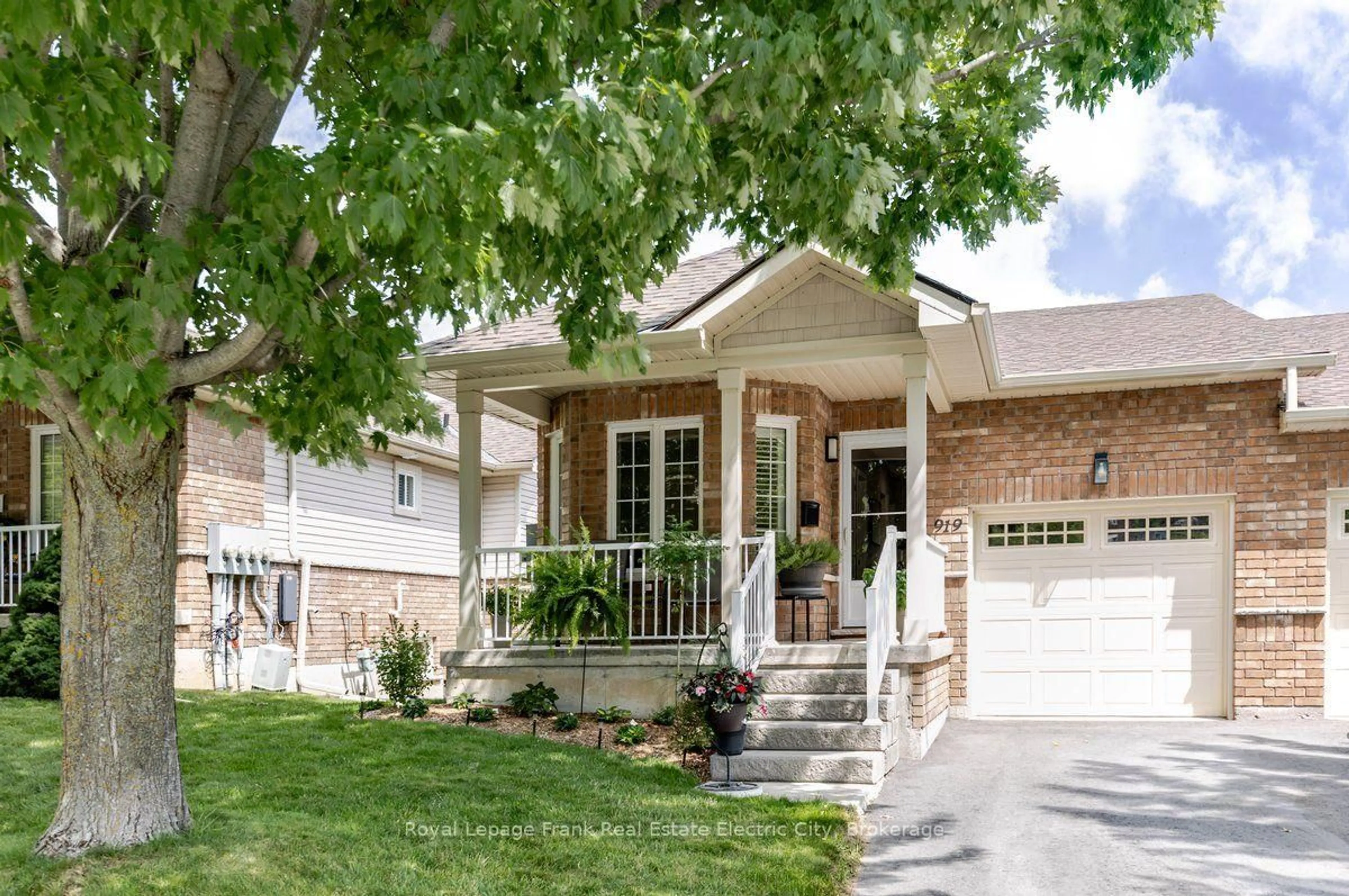 Home with brick exterior material, street for 919 Wentworth St, Peterborough Ontario K9J 5Y4