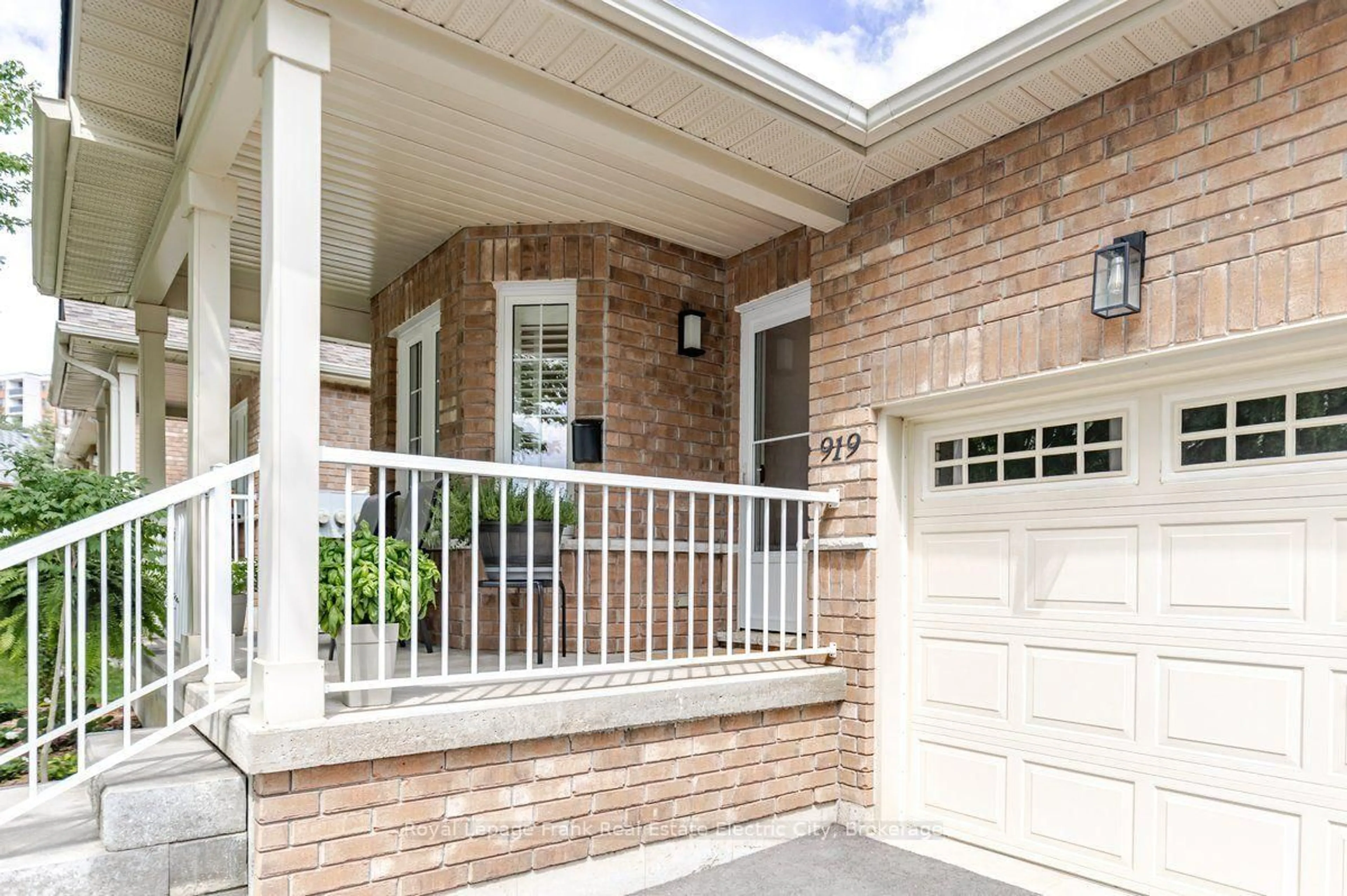 Home with brick exterior material, street for 919 Wentworth St, Peterborough Ontario K9J 8R7