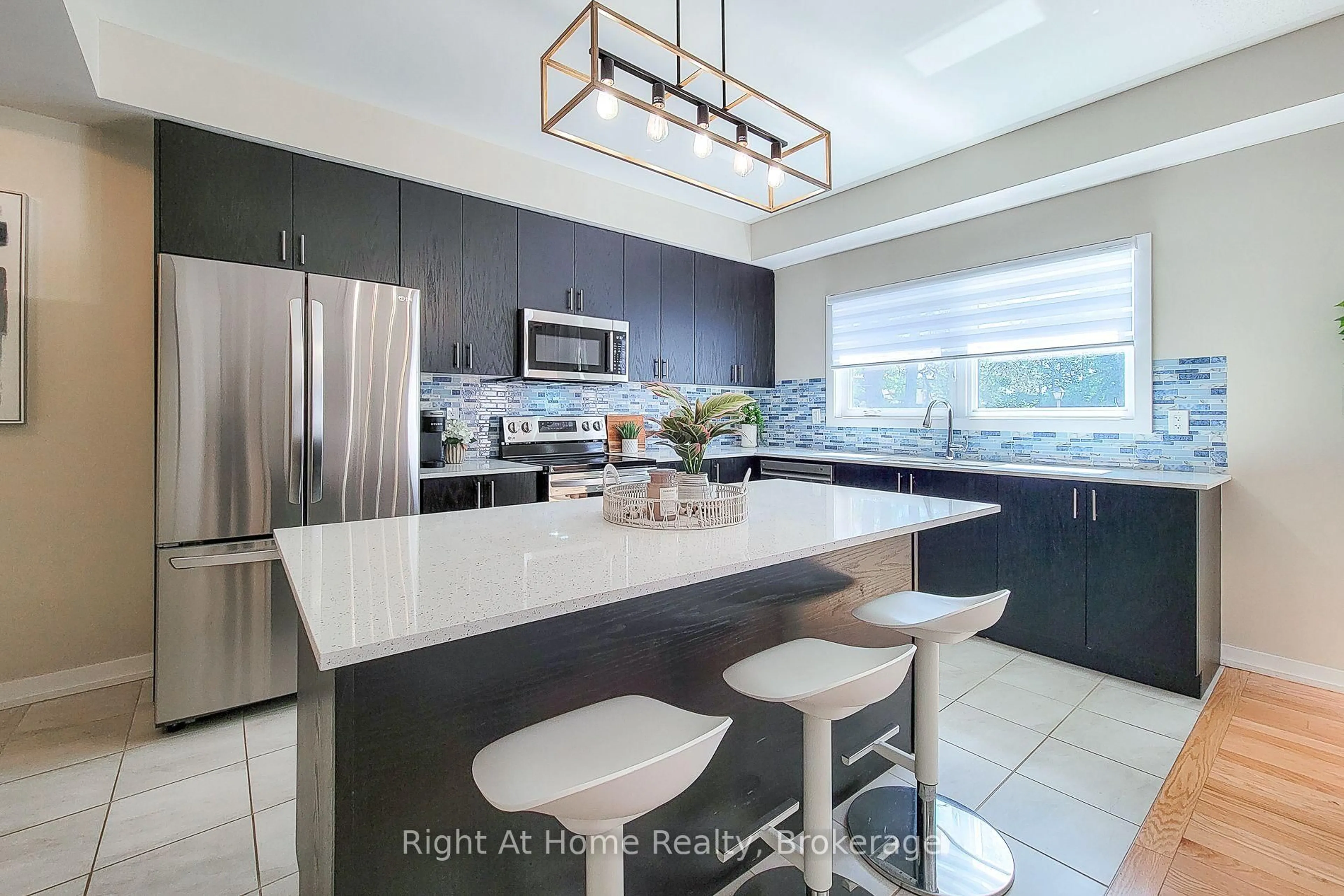 Contemporary kitchen, ceramic/tile floor for 3 Trailside Dr, Haldimand Ontario N0A 1S0
