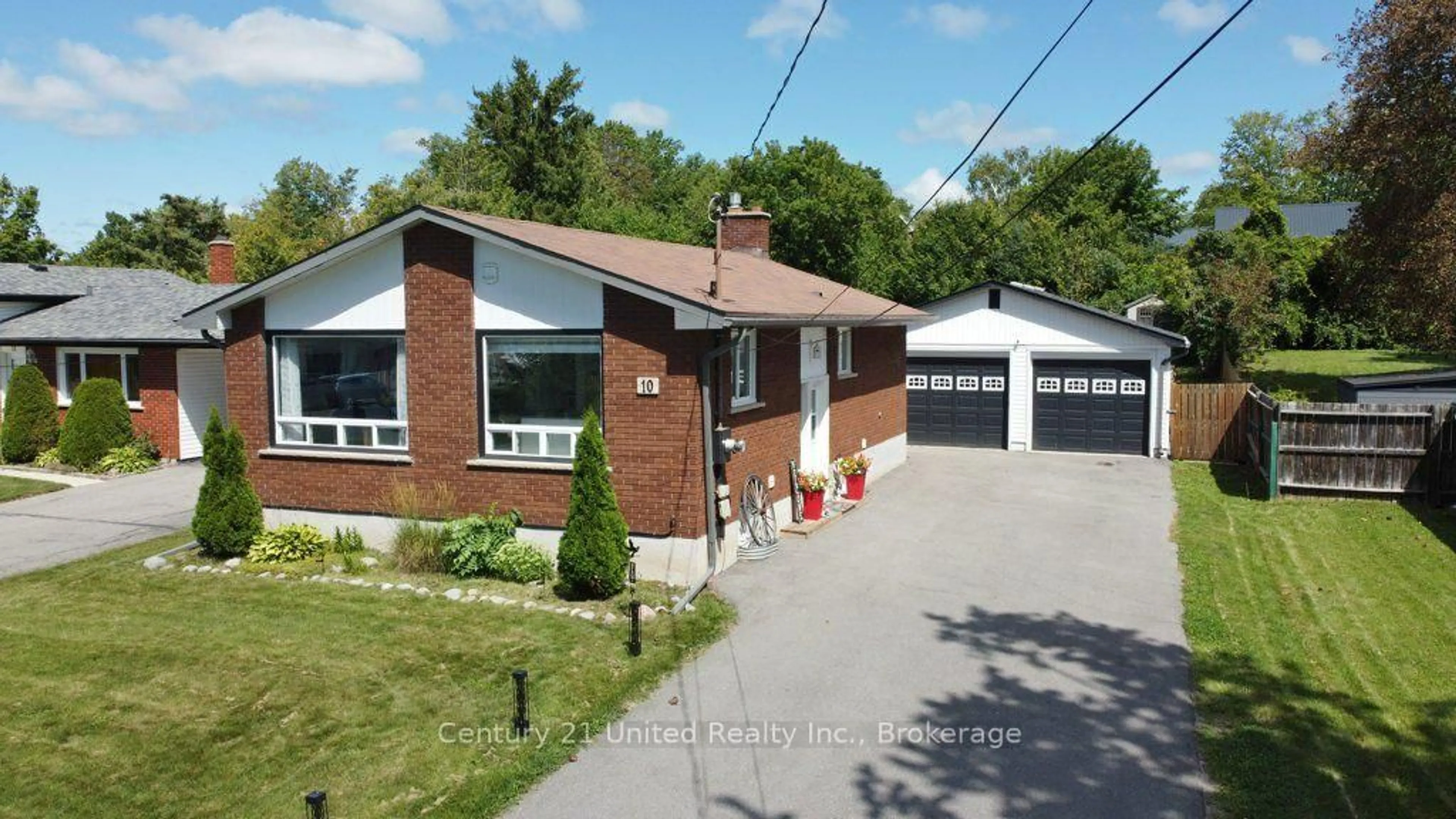 Home with brick exterior material, street for 10 Kirkwood Cres, Selwyn Ontario K0L 2H0