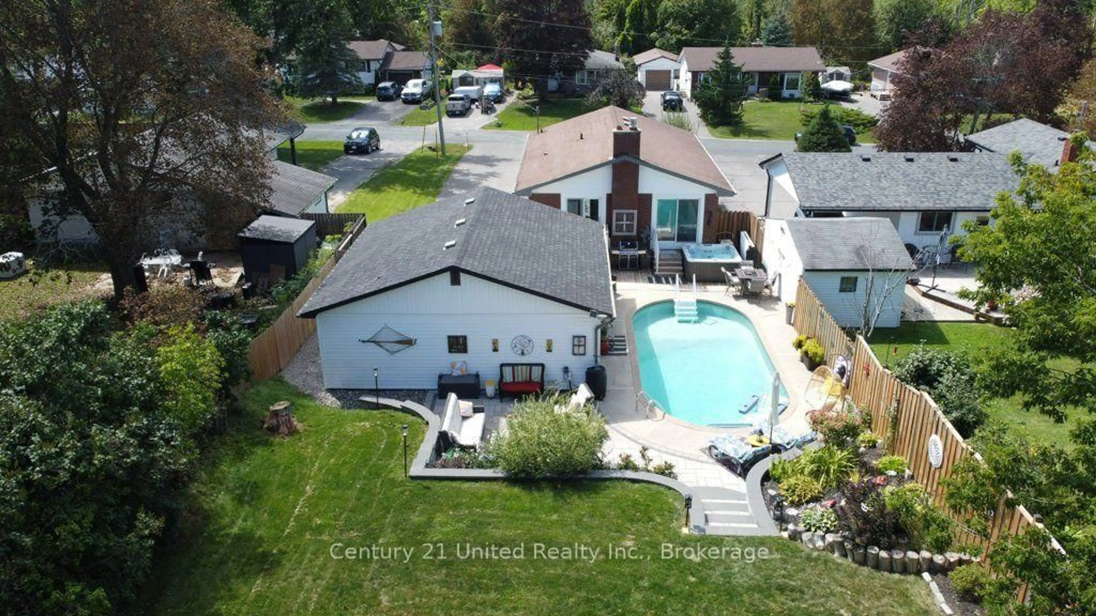 A pic from outside/outdoor area/front of a property/back of a property/a pic from drone, street for 10 Kirkwood Cres, Selwyn Ontario K0L 2H0