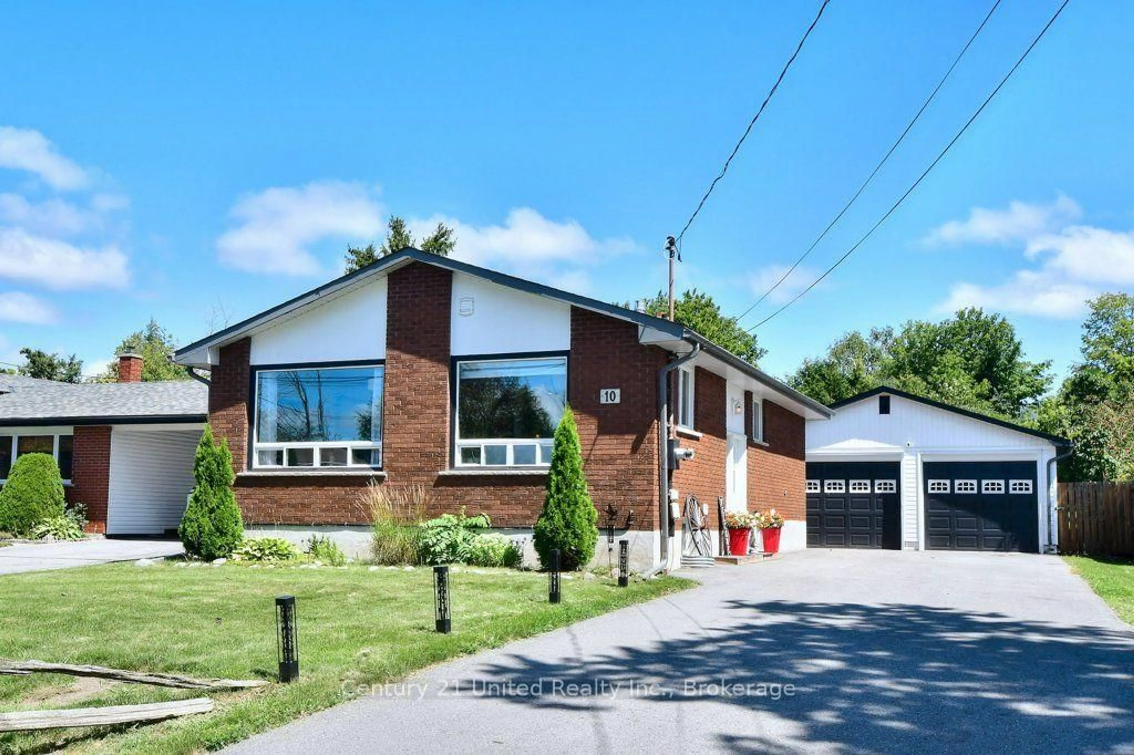 Home with brick exterior material, street for 10 Kirkwood Cres, Selwyn Ontario K0L 2H0