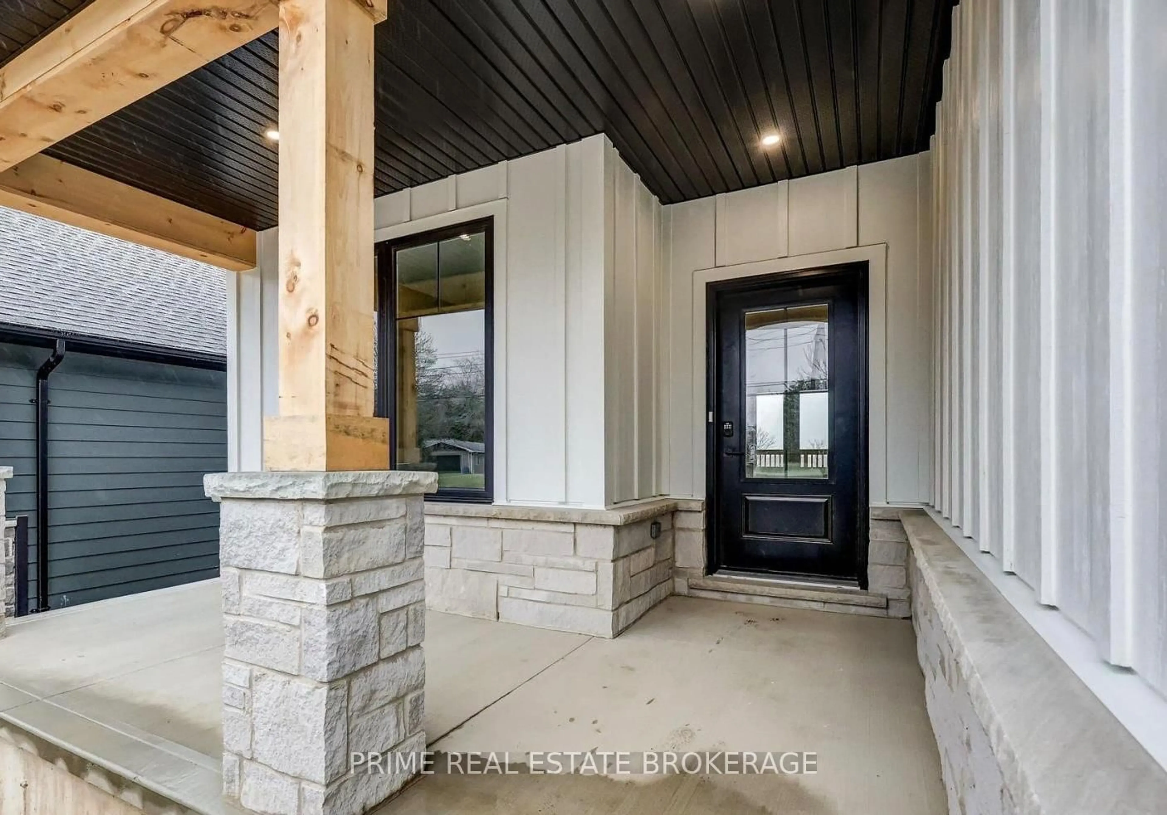 Indoor entryway for 8074 Union Rd, Southwold Ontario N0L 1K0