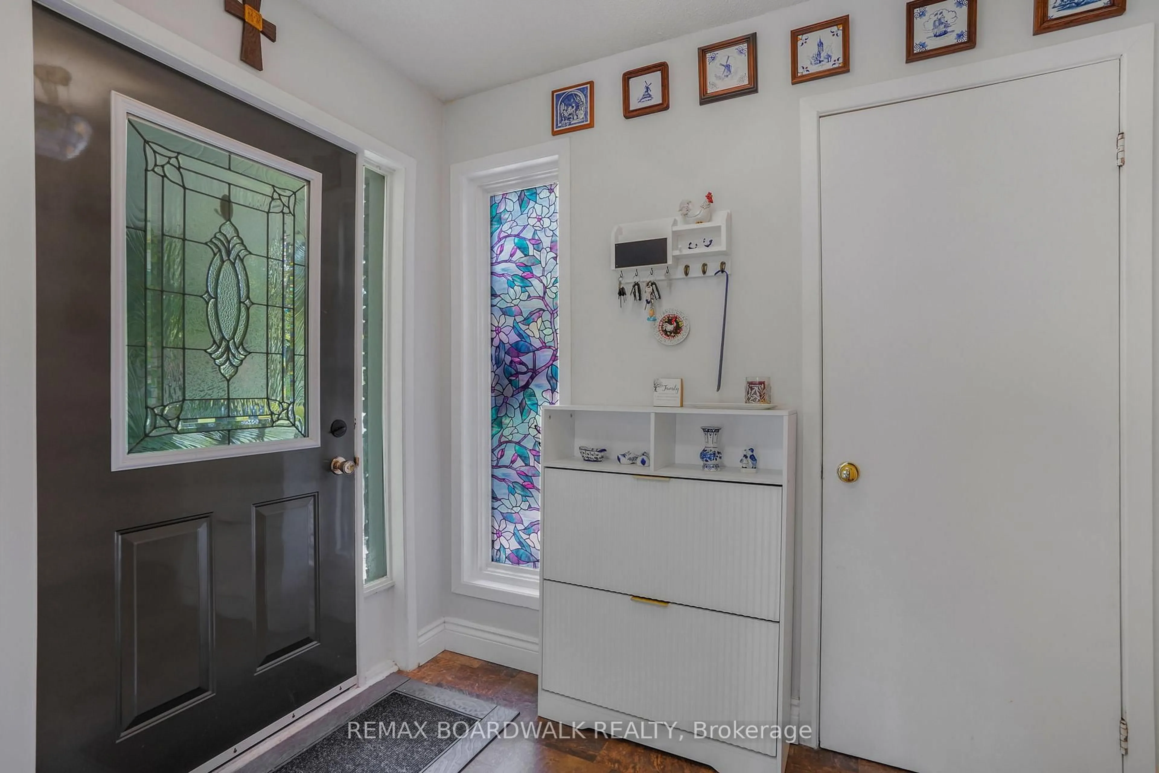 Indoor entryway for 1778 Bouvier Rd, Clarence-Rockland Ontario K0A 1N0