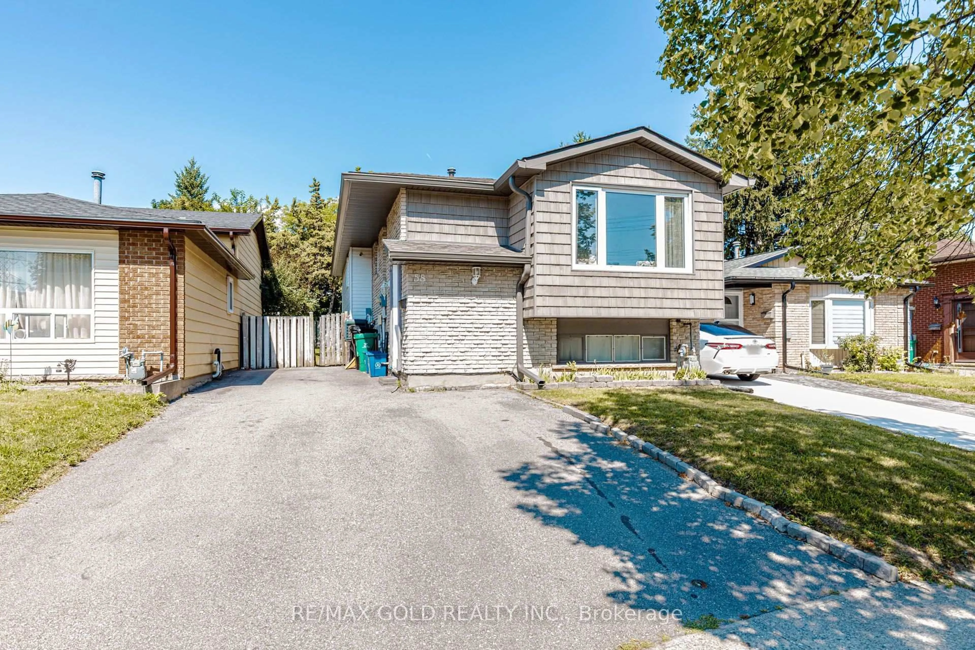 Home with vinyl exterior material, street for 58 Homestead Pl, Kitchener Ontario N2N 1Y8