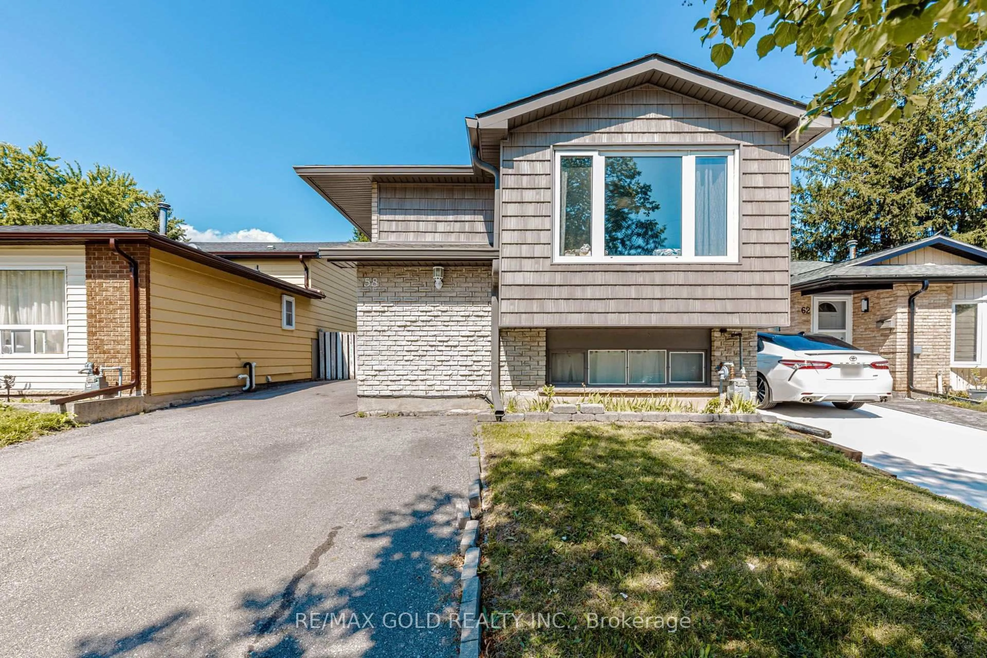 Home with vinyl exterior material, street for 58 Homestead Pl, Kitchener Ontario N2N 1Y8