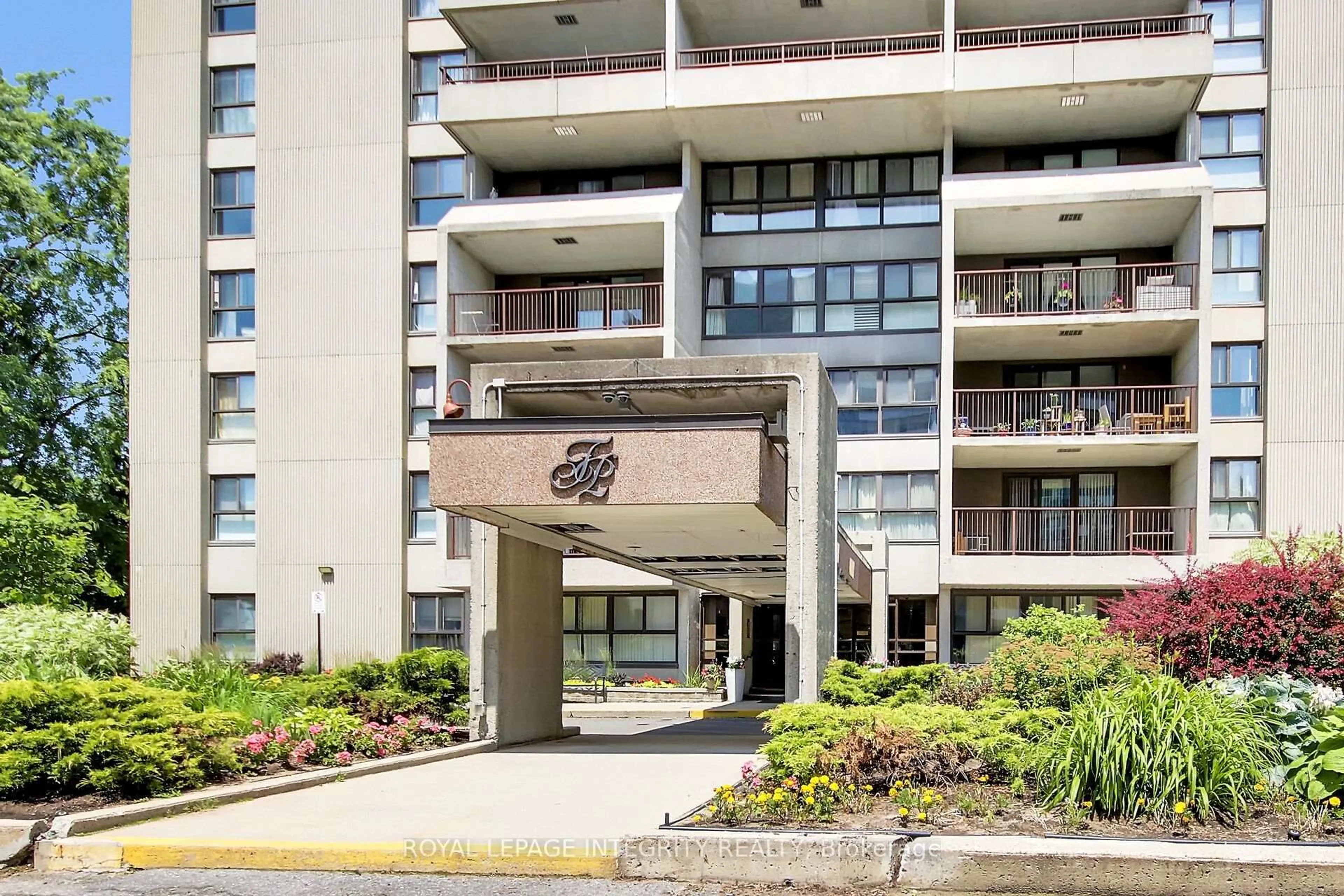 Indoor foyer for 1785 Frobisher Lane #2701, Ottawa Ontario K1G 3T7
