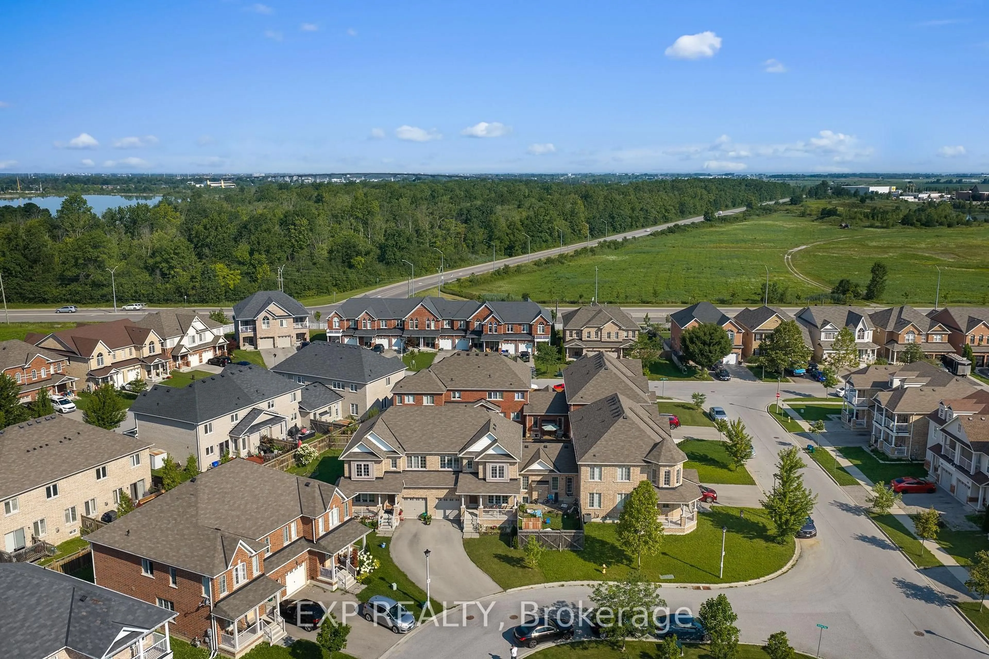A pic from outside/outdoor area/front of a property/back of a property/a pic from drone, unknown for 2 Durham Way, Niagara-on-the-Lake Ontario L0S 1J0