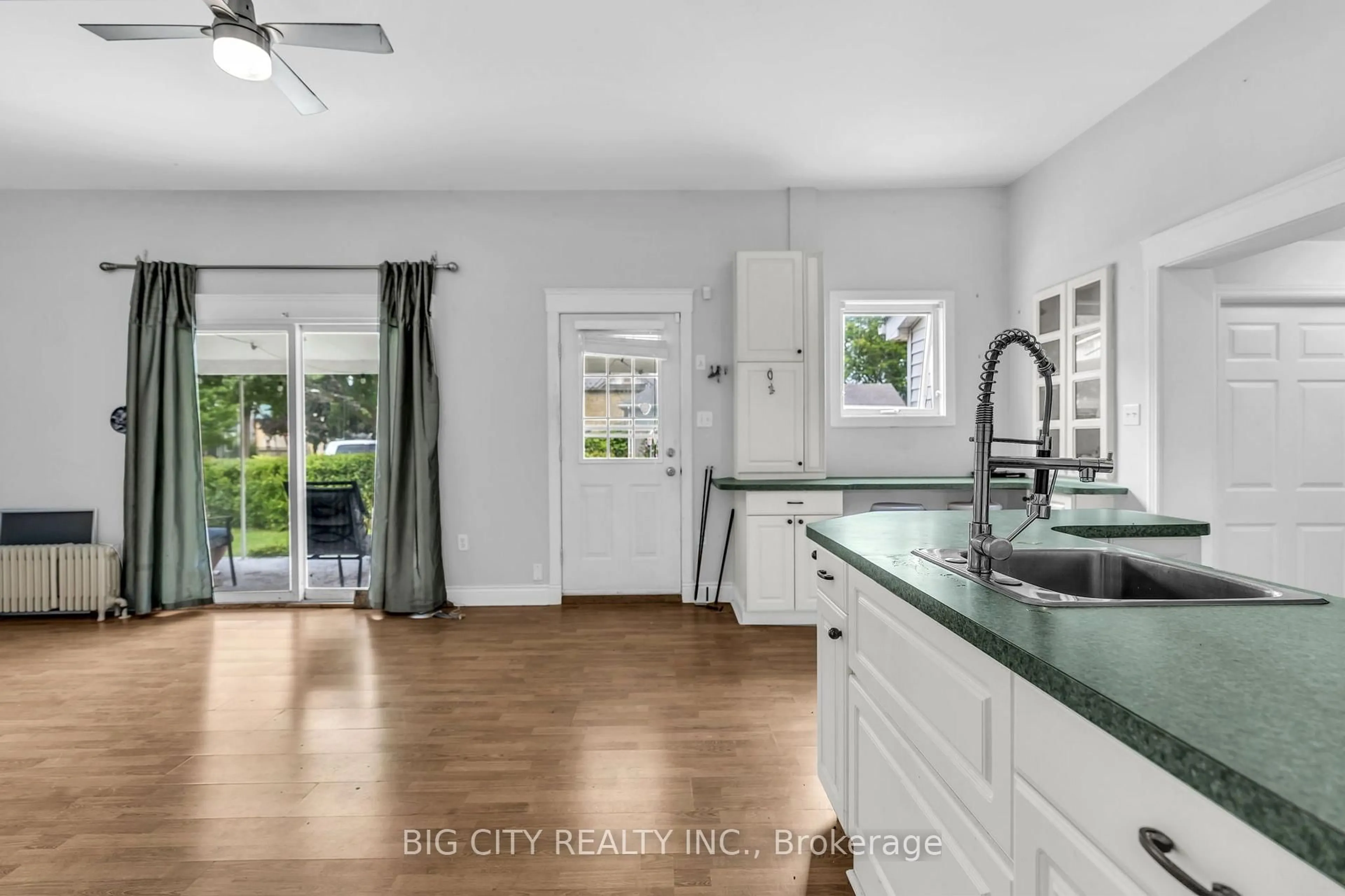 Open concept kitchen, unknown for 16 East Ave, St. Thomas Ontario N5R 3T1