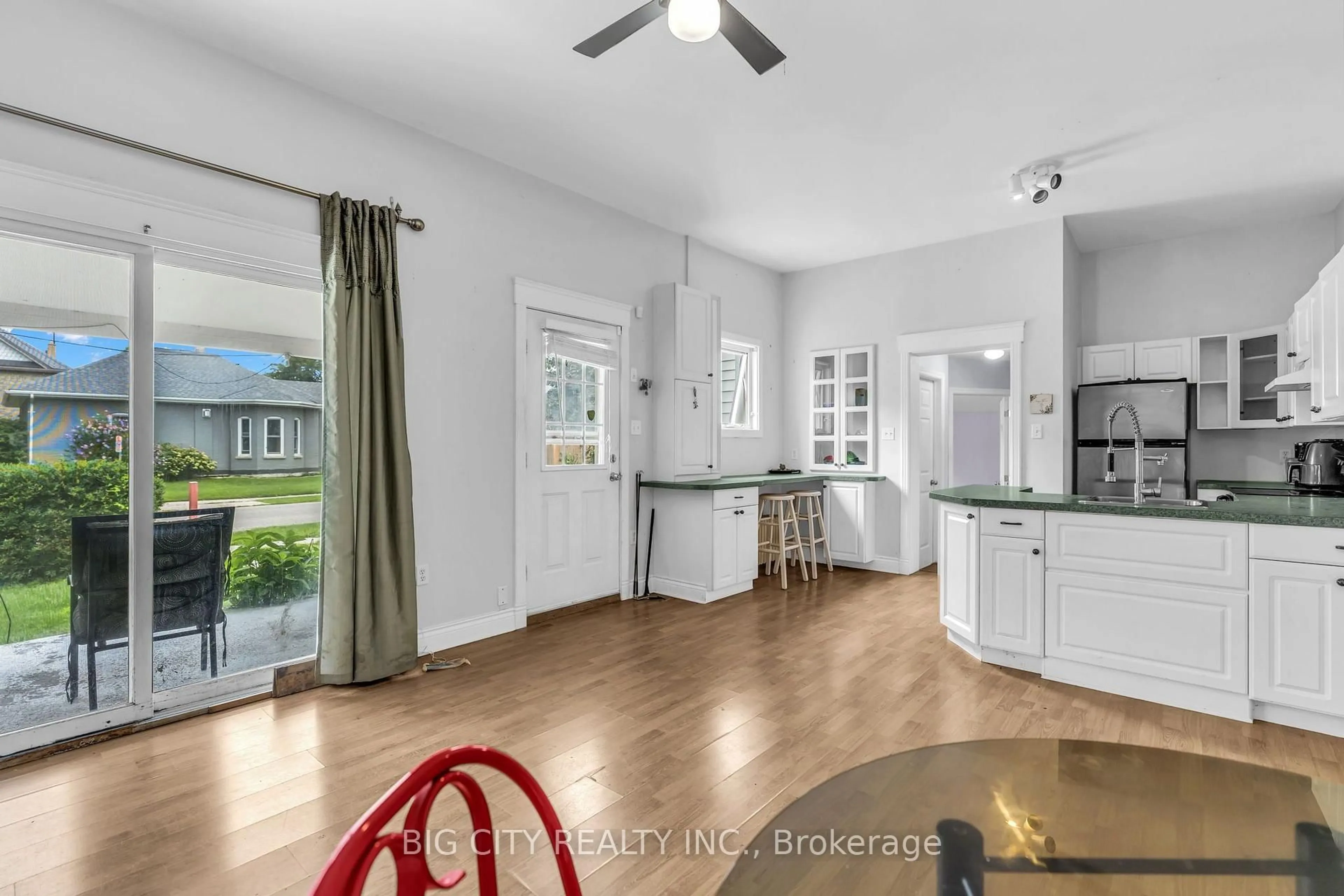 Open concept kitchen, unknown for 16 East Ave, St. Thomas Ontario N5R 3T1