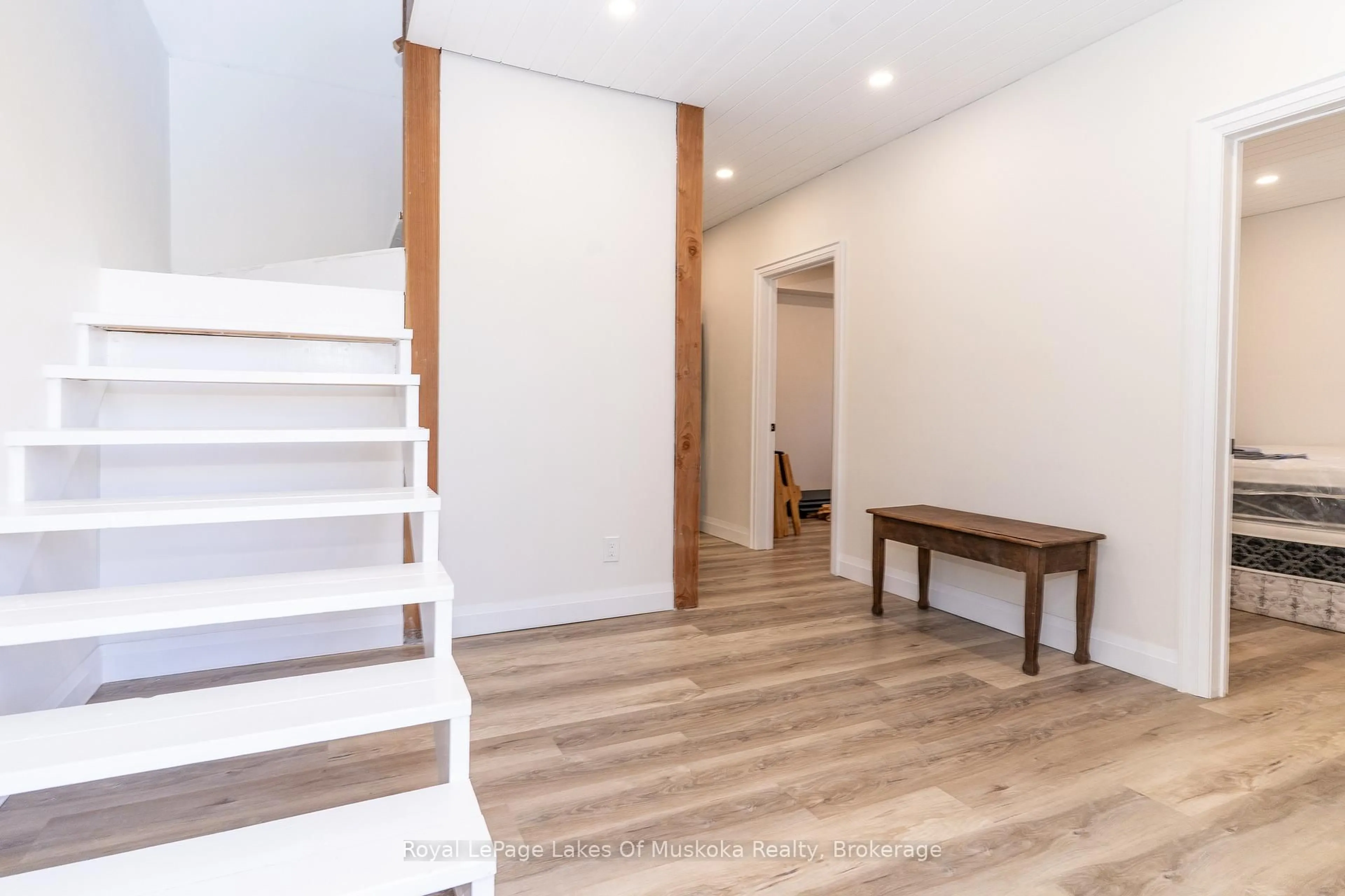 Indoor entryway for 1361 Rosseau Lake 2 Rd, Muskoka Lakes Ontario P0B 1M0