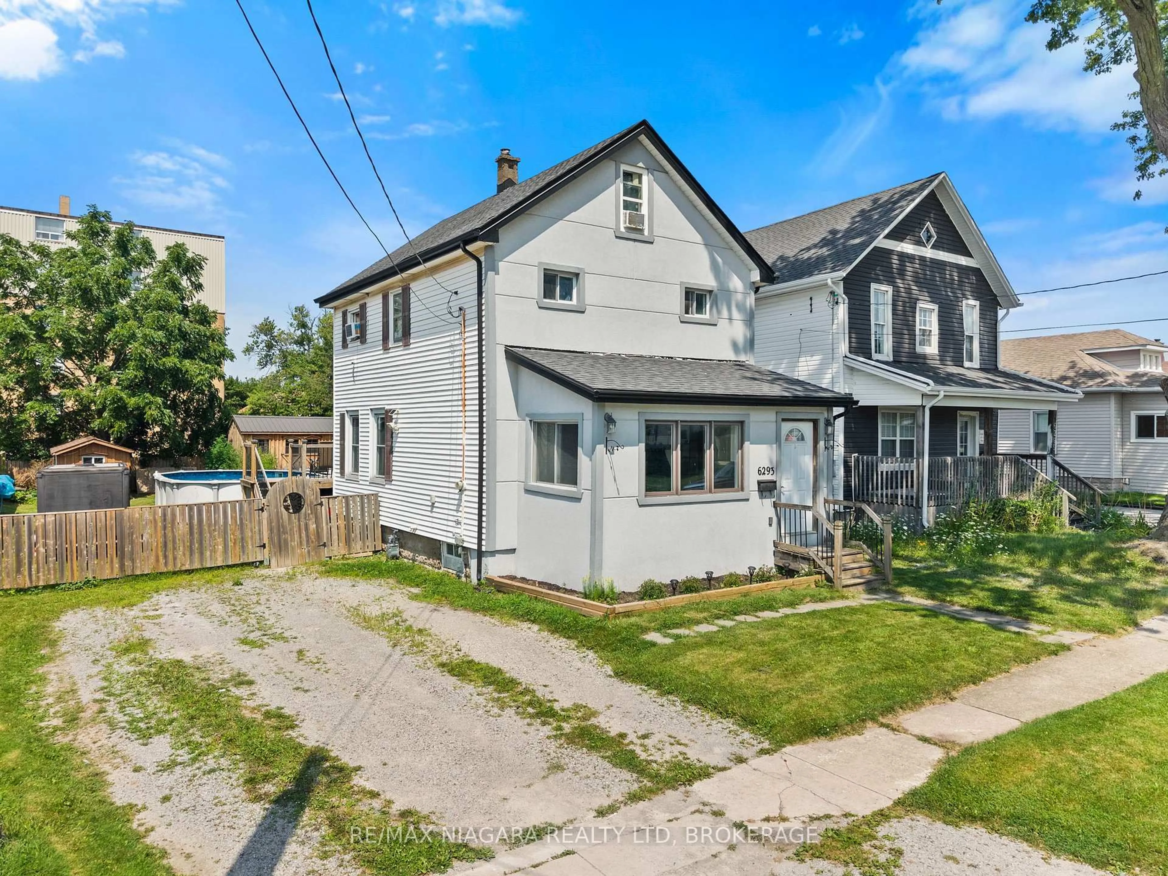 A pic from outside/outdoor area/front of a property/back of a property/a pic from drone, street for 6293 Bellevue St, Niagara Falls Ontario L2E 1Y9