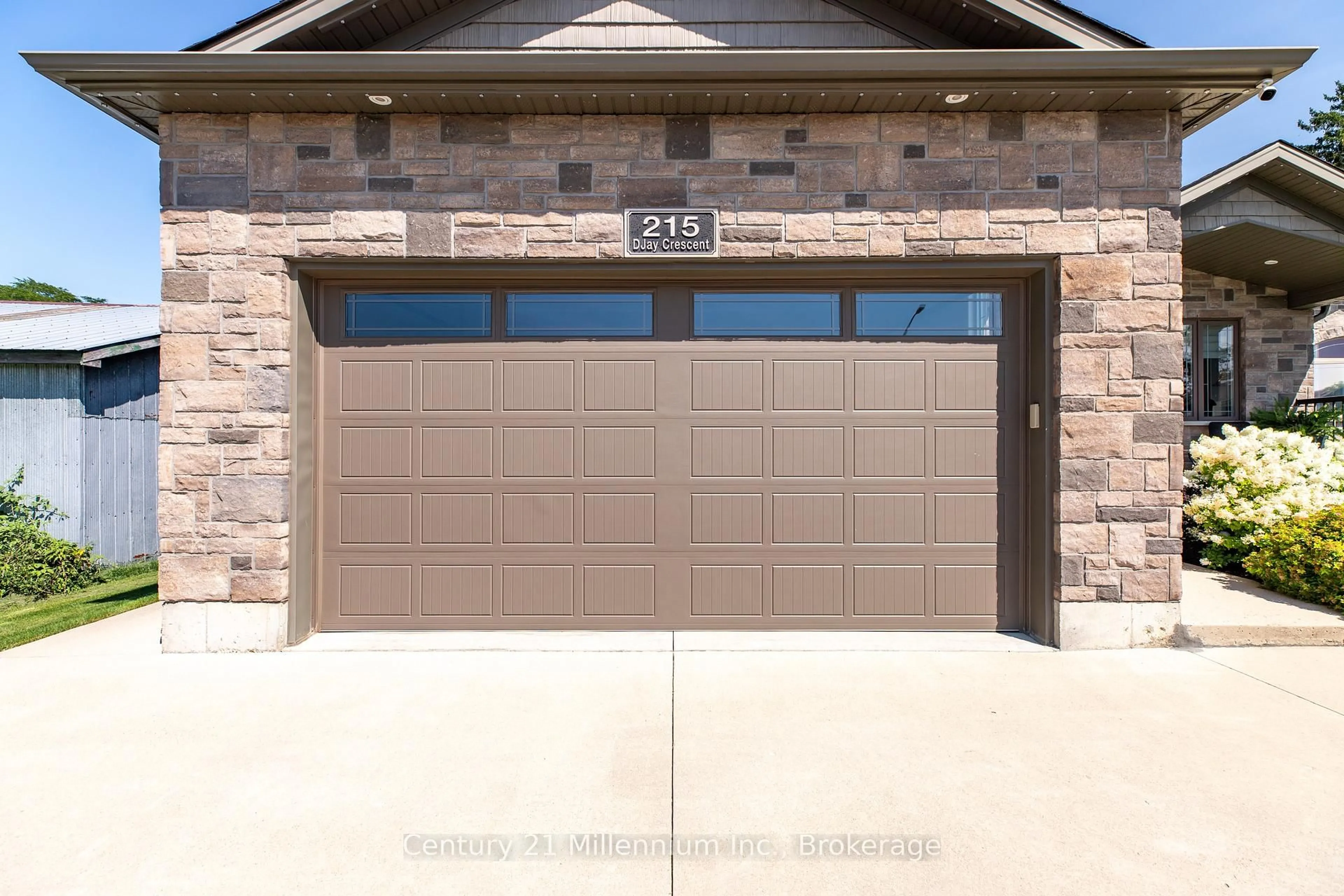 Indoor garage for 215 Djay Cres, West Grey Ontario N0G 1R0