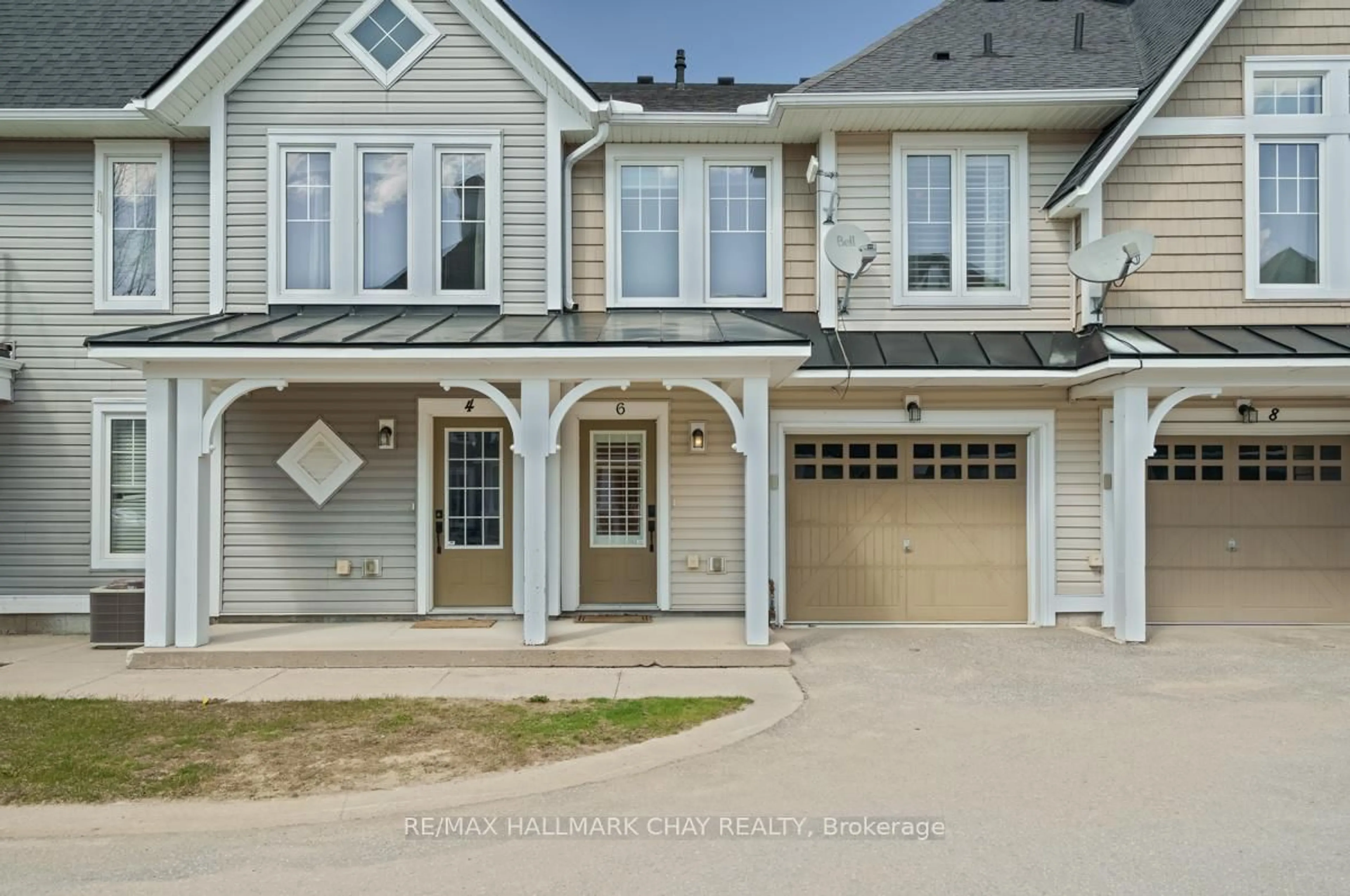 Home with vinyl exterior material, street for 6 Carnoustie Lane, Georgian Bay Ontario L0K 1S0
