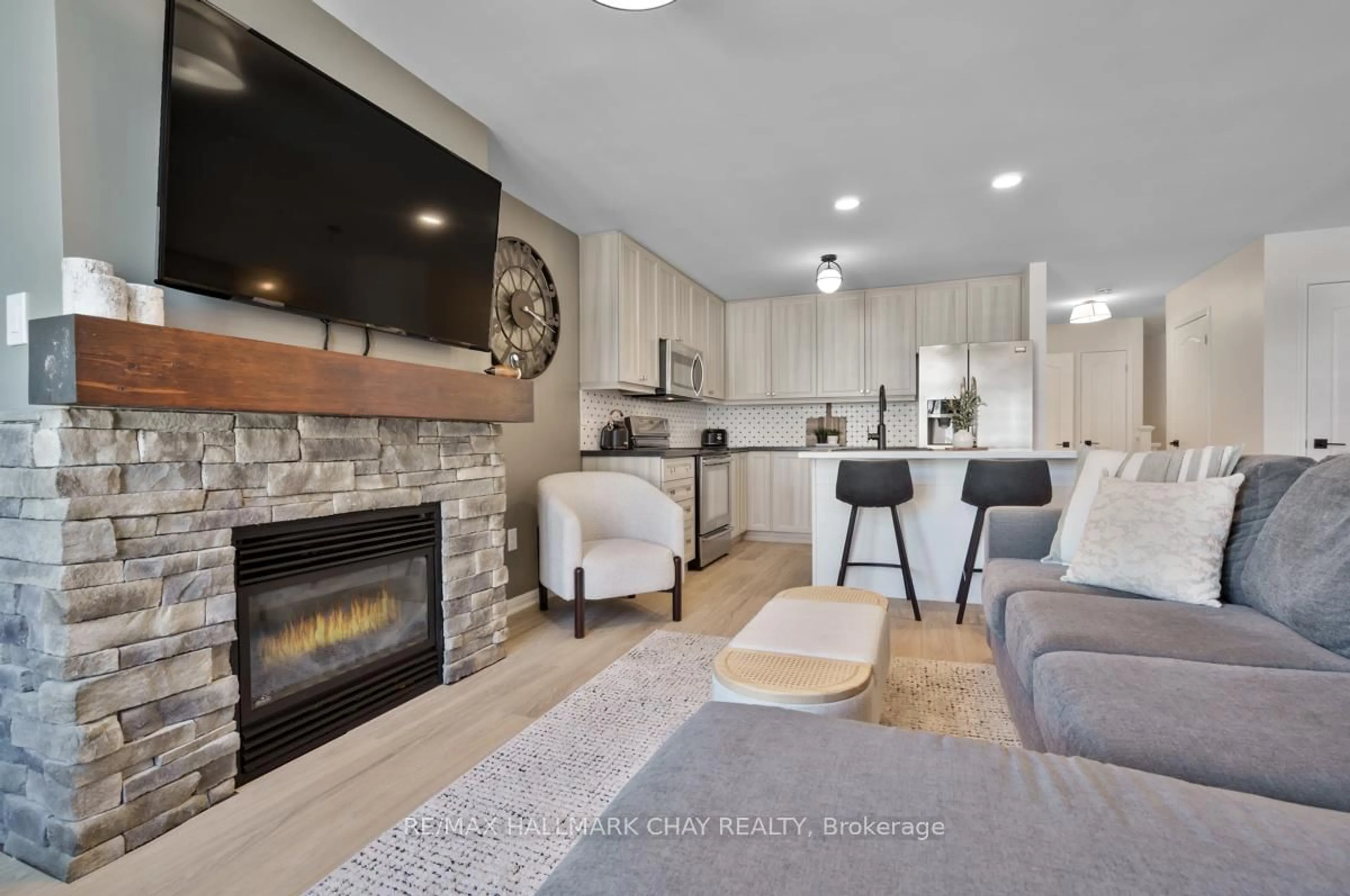 Living room with furniture, unknown for 6 Carnoustie Lane, Georgian Bay Ontario L0K 1S0