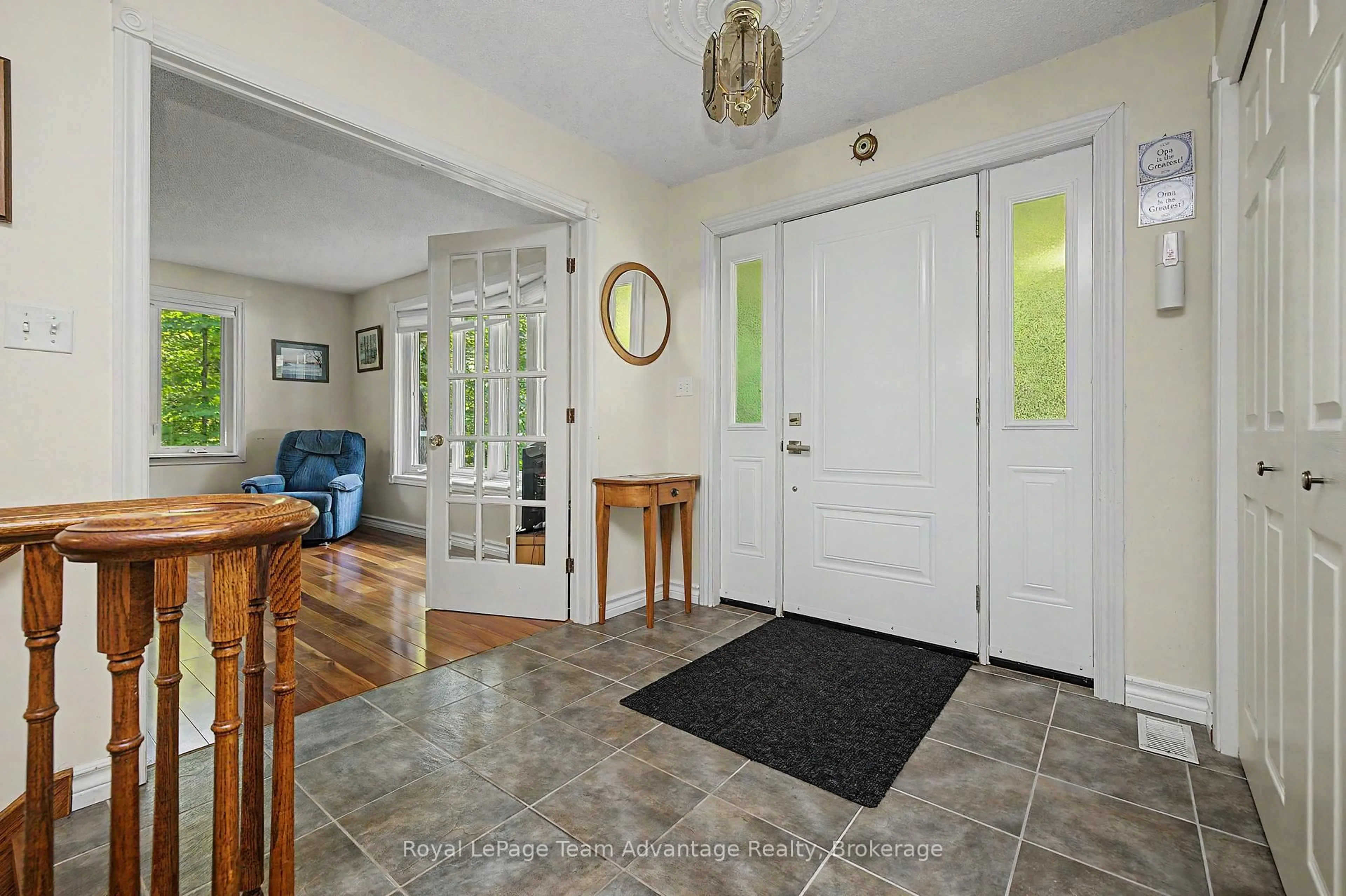Indoor entryway for 120 Rankin Lake Rd, Seguin Ontario P2A 0B2