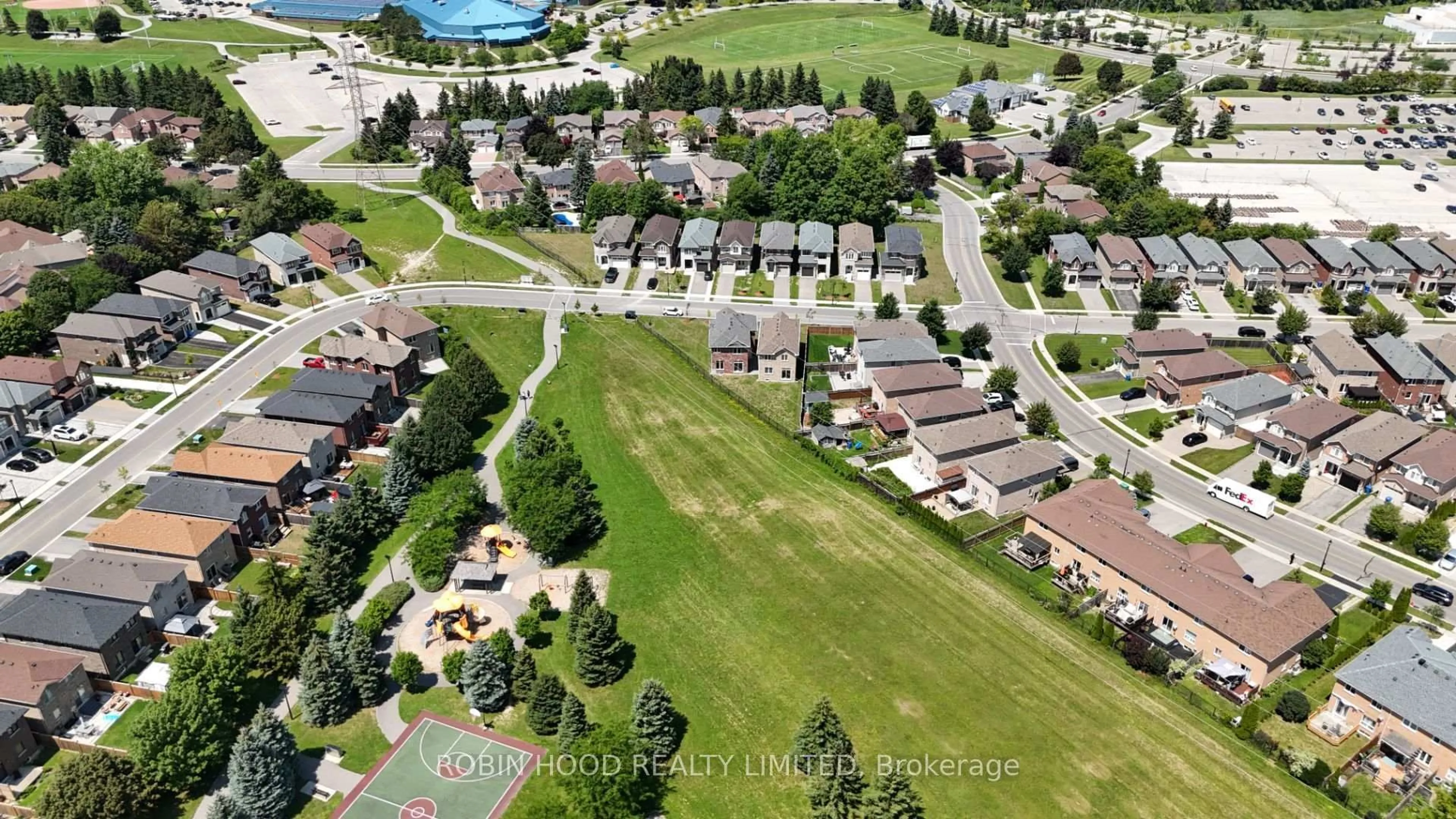 A pic from outside/outdoor area/front of a property/back of a property/a pic from drone, street for 398 Rita's Ave #-, Newmarket Ontario L3X 2N1