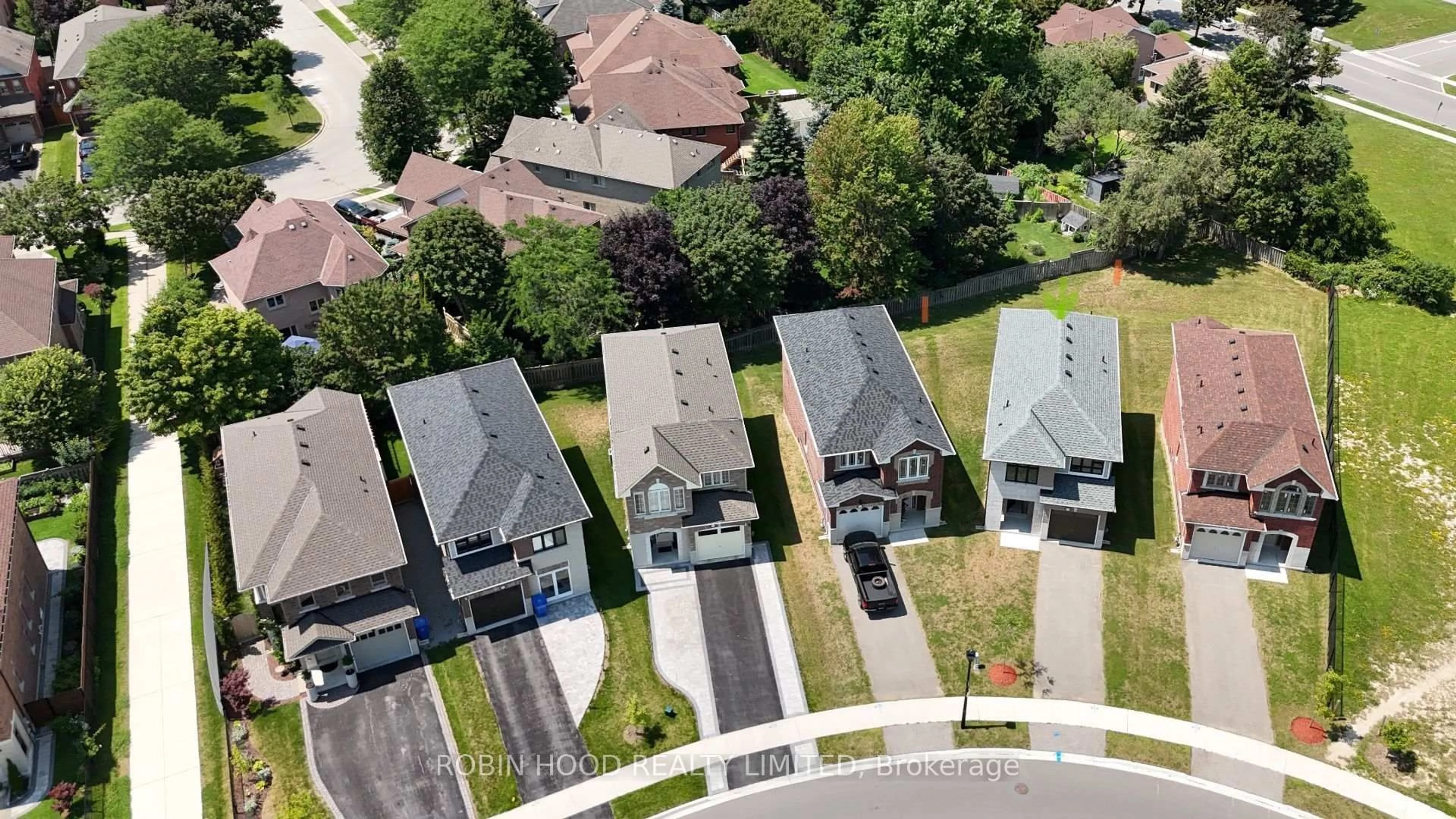 A pic from outside/outdoor area/front of a property/back of a property/a pic from drone, city buildings view from balcony for 398 Rita's Ave #-, Newmarket Ontario L3X 2N1