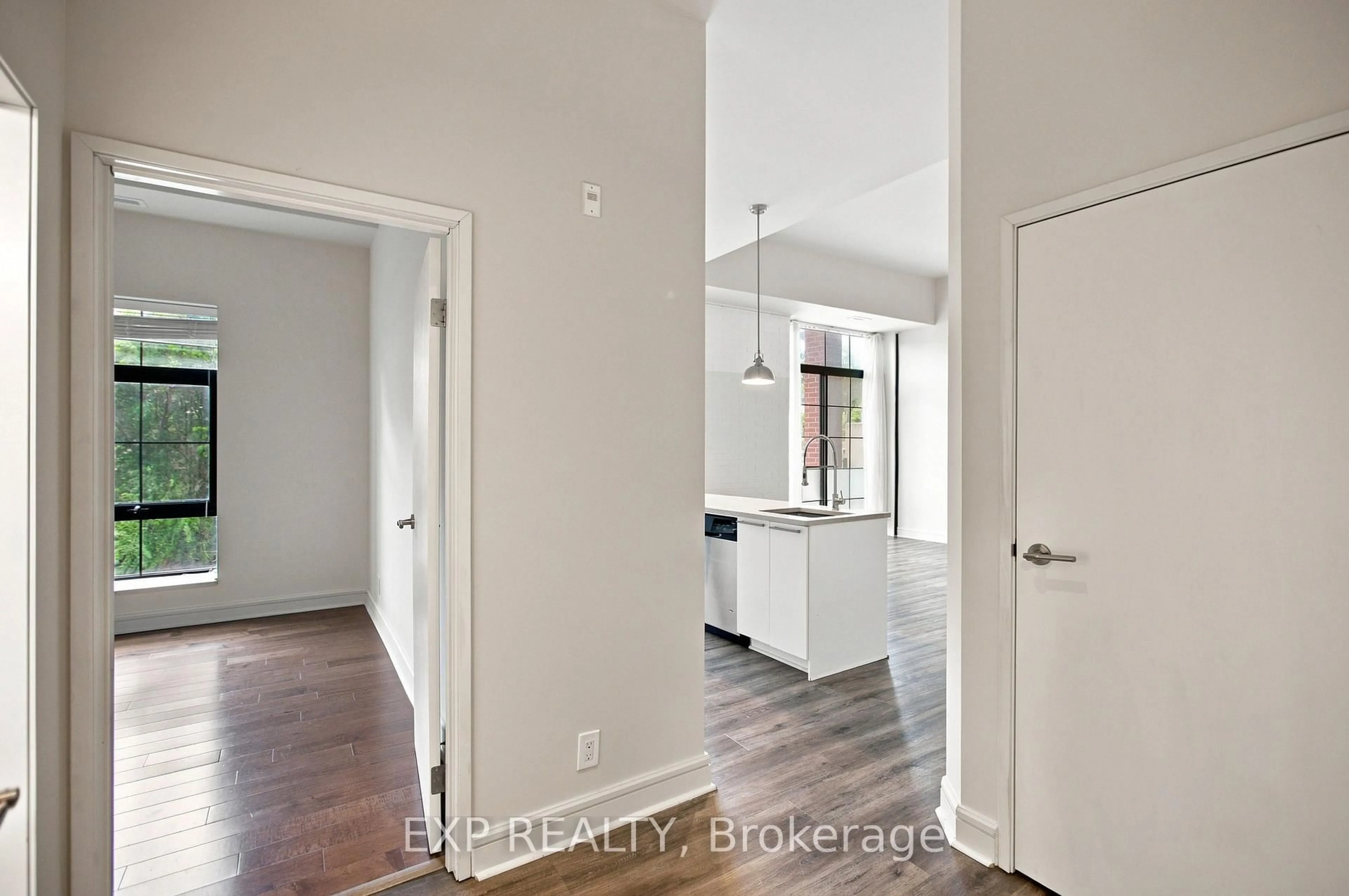 Indoor entryway for 555 Anand Private #109, Ottawa Ontario K1V 2R7