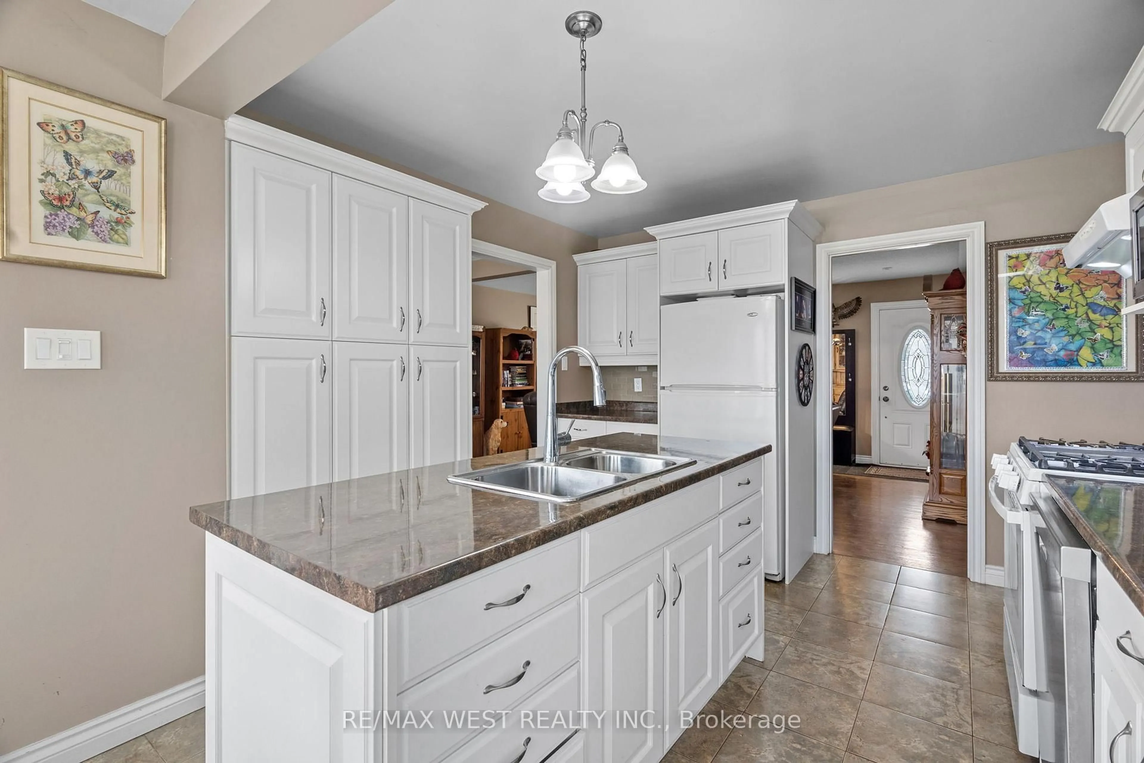 Open concept kitchen, ceramic/tile floor for 96 Langford Dr, Lucan Biddulph Ontario N0M 2J0