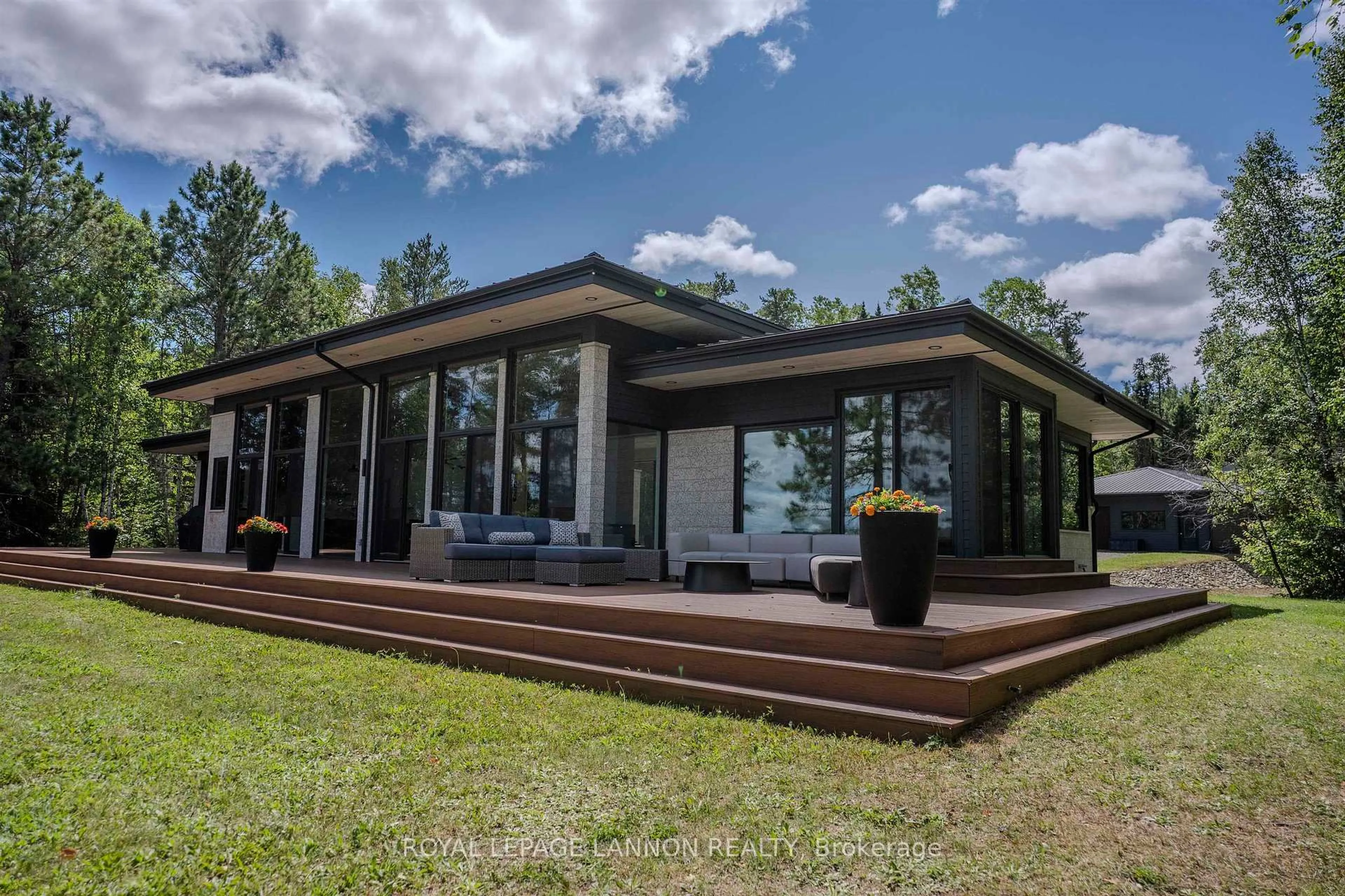 Home with vinyl exterior material, unknown for 501 MacKenzie Ave, Rainy River Remote Area Ontario P0T 1C0
