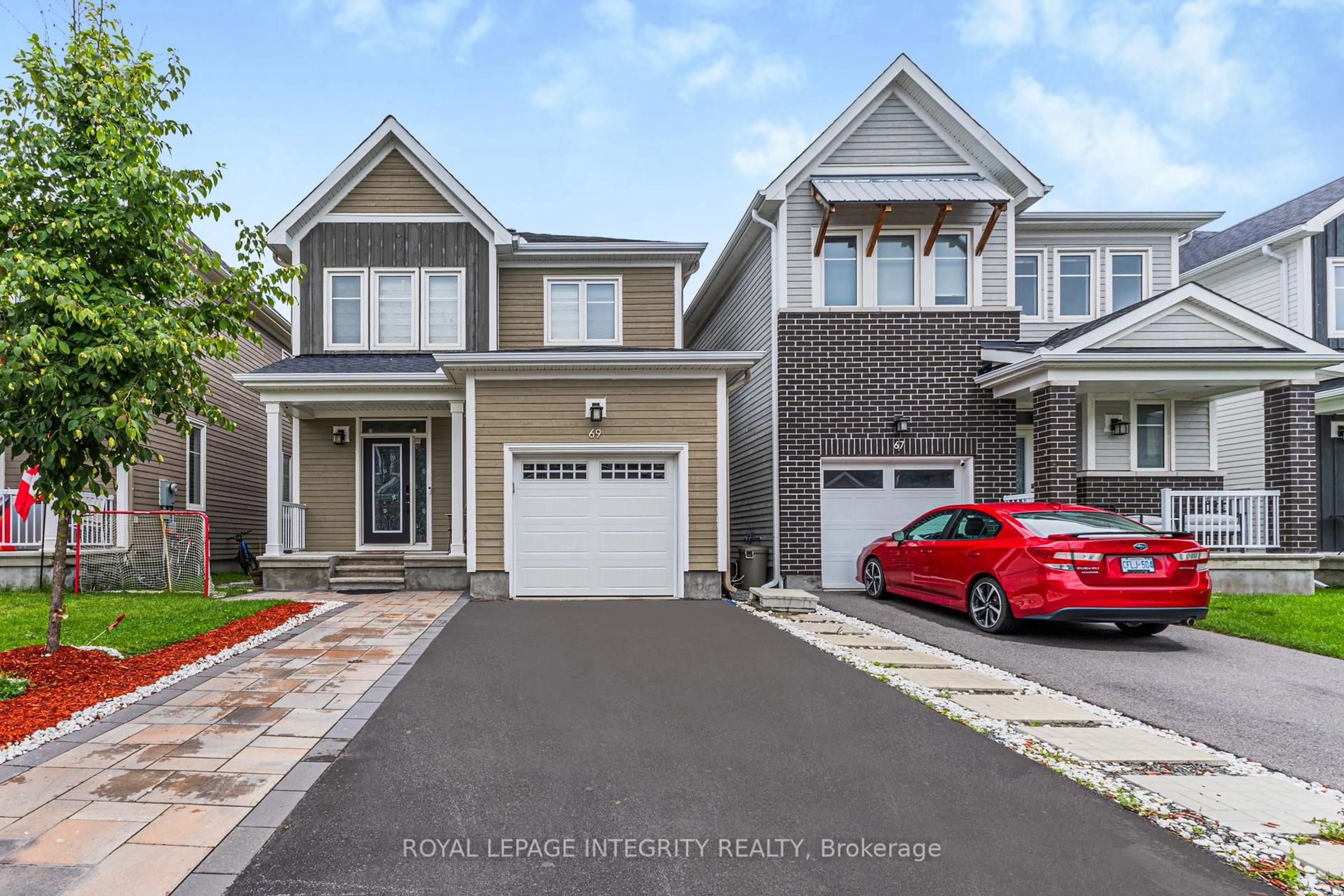 Home with vinyl exterior material, street for 69 Pelham Cres, Richmond Ontario K0A 2Z0