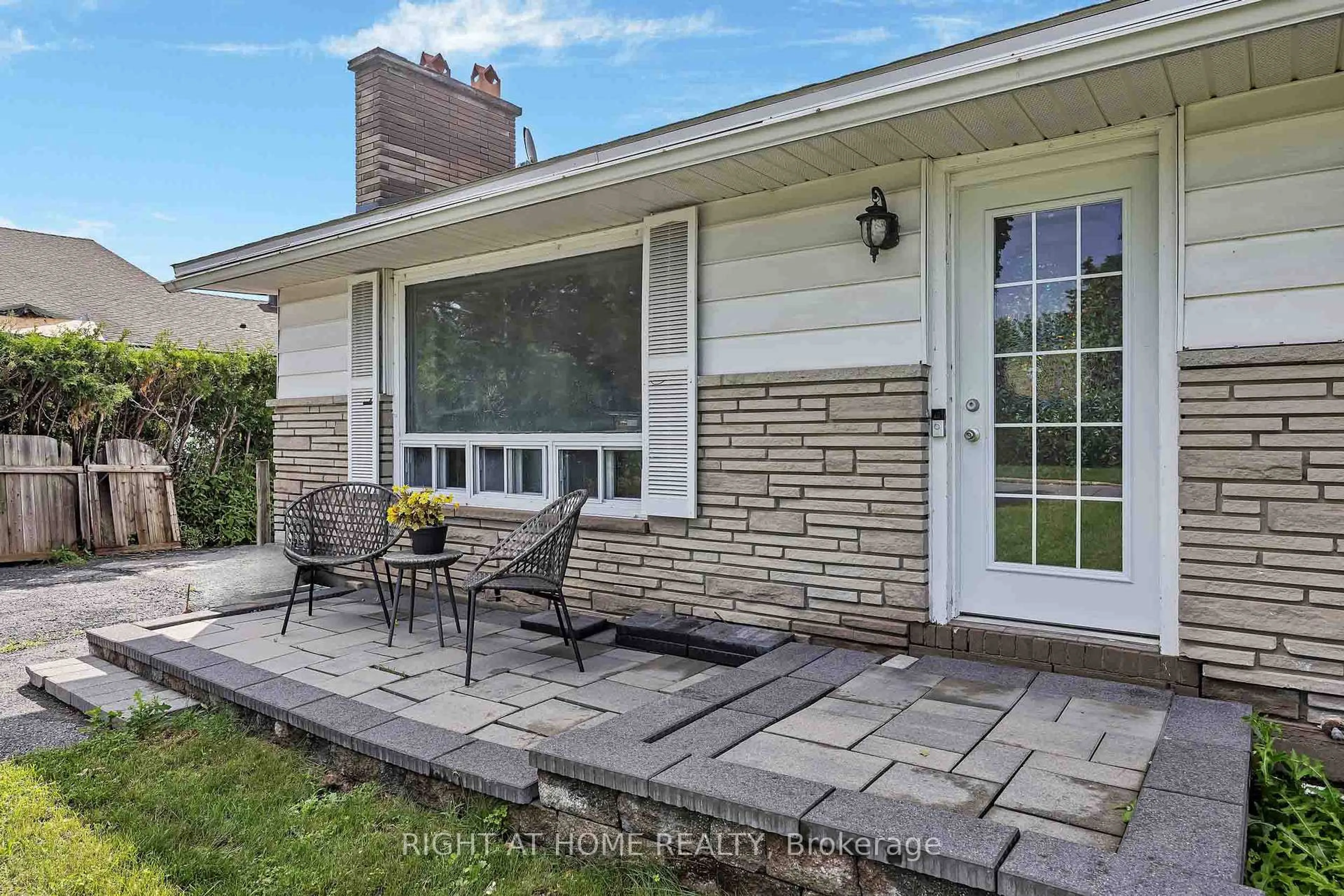 Unknown for 24 Largo Cres, Ottawa Ontario K2G 3C7